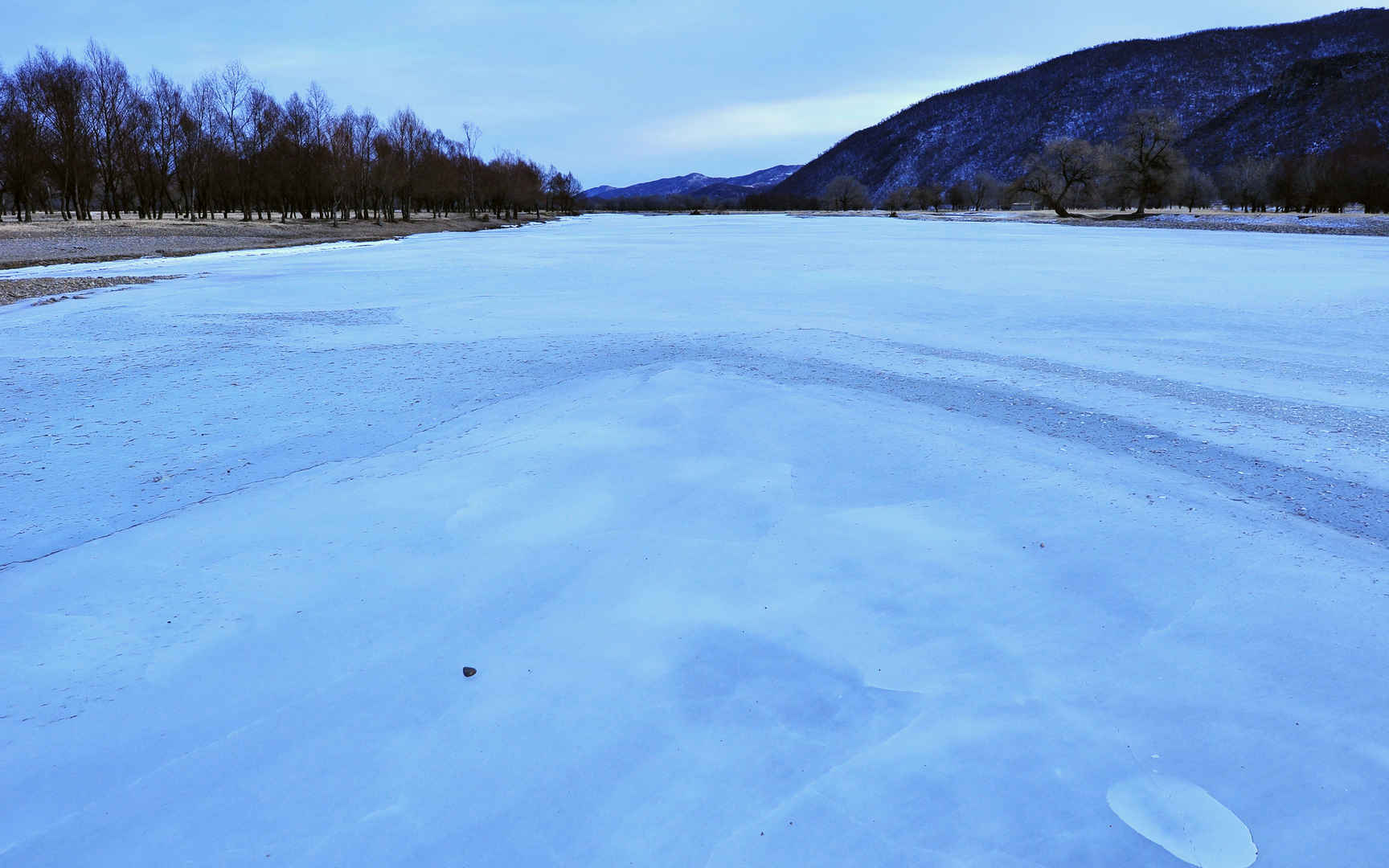 白色冰雪世界桌面壁纸