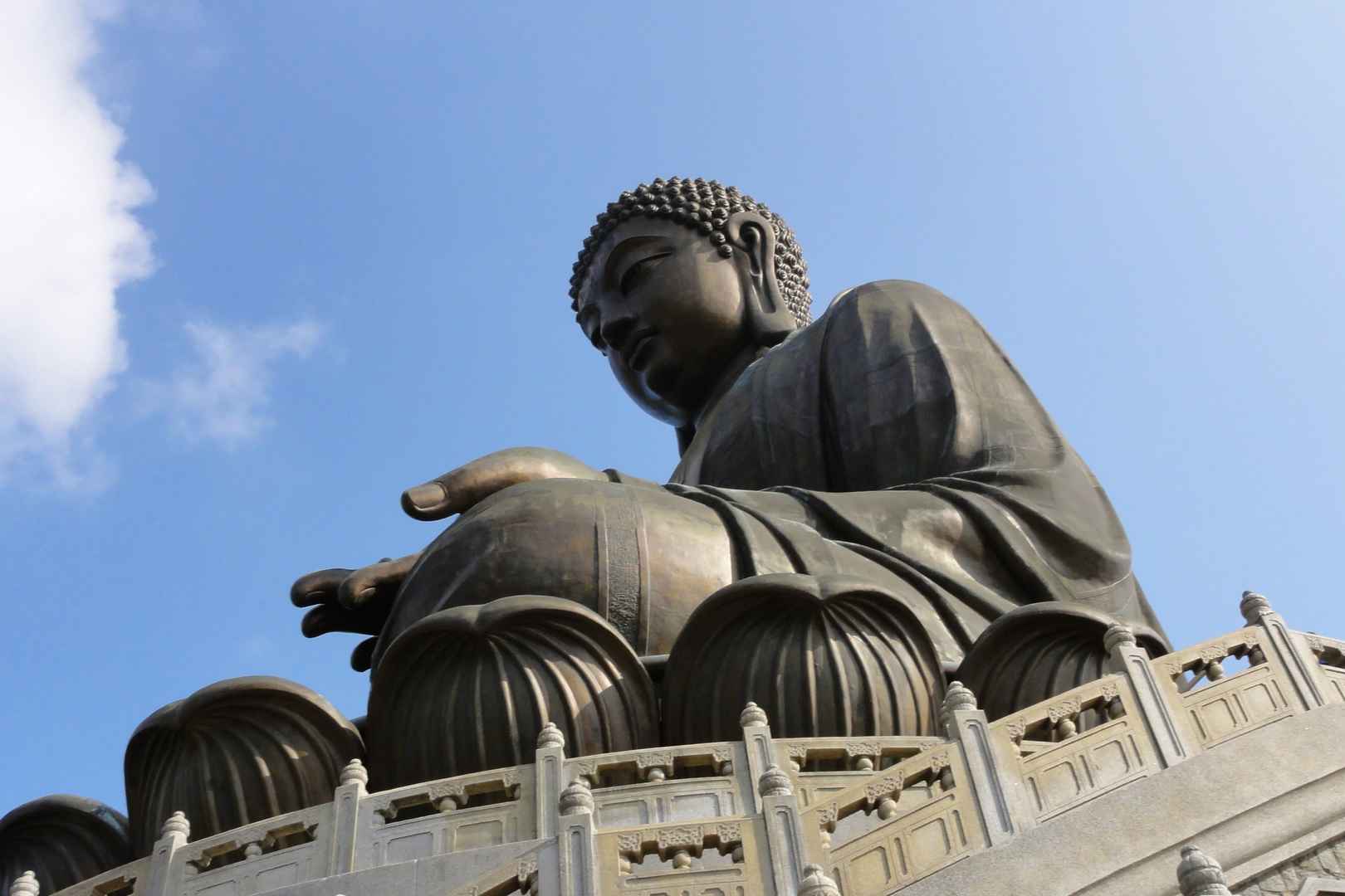 高清世界上最大露天青铜坐像:香港天坛大佛电脑桌面壁纸-