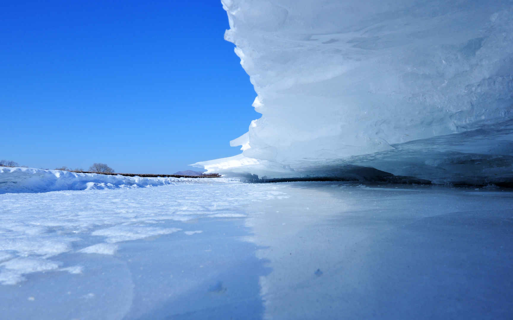 白色冰雪世界桌面壁纸