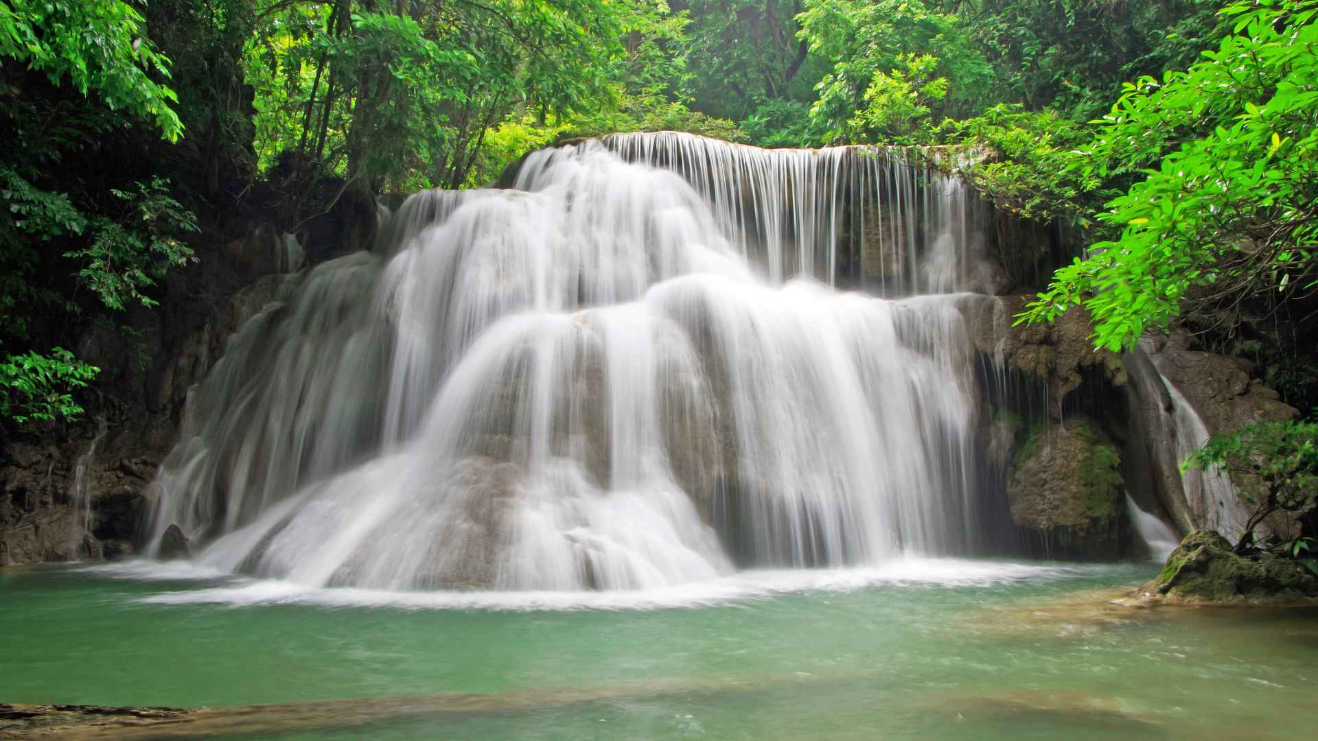 5k高清山间瀑布唯美壮观桌面壁纸