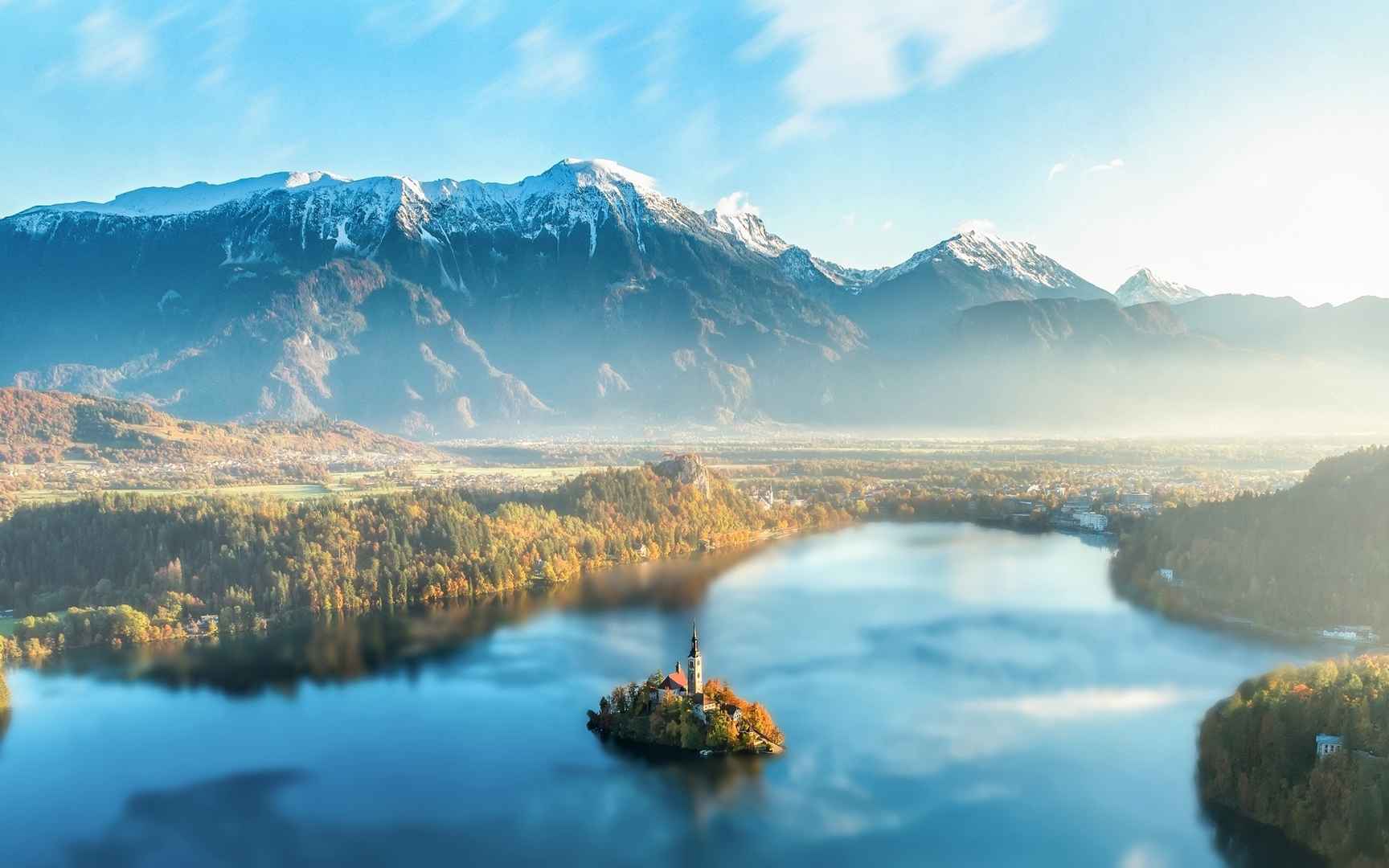 高清斯洛文尼亚最美的湖泊布莱德湖电脑桌面壁纸-