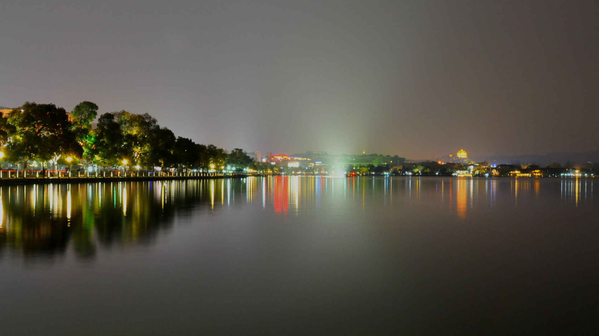 城市夜间景色桌面壁纸-