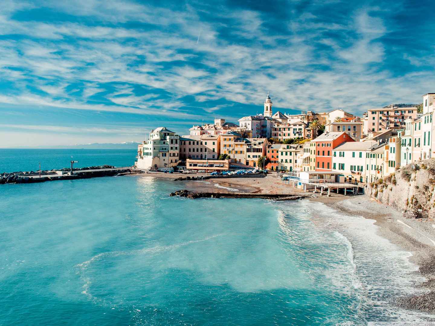 意大利渔村美丽的蓝天碧海和欧洲建筑景物电脑高清壁纸下载-