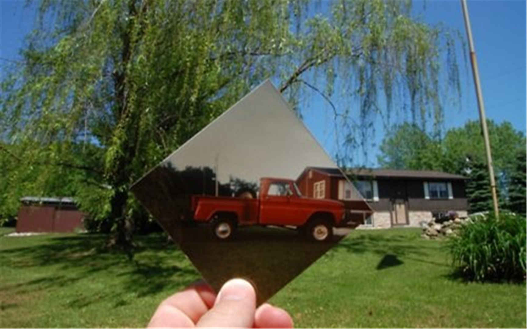 我拿着照片走过你的城市伤感城市风光电脑高清壁纸下载-