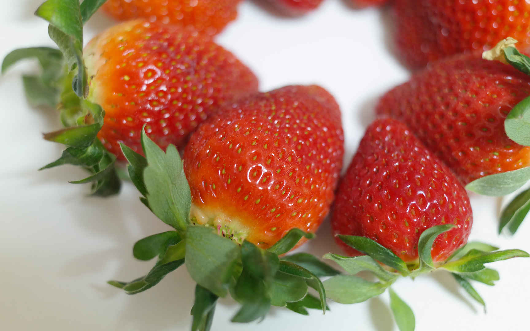 香甜美味的草莓图片桌面壁纸-