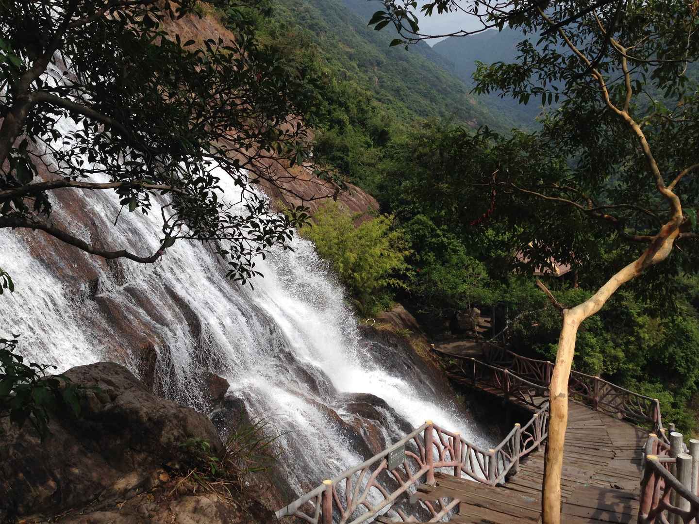 高清美丽的白水寨电脑桌面壁纸-