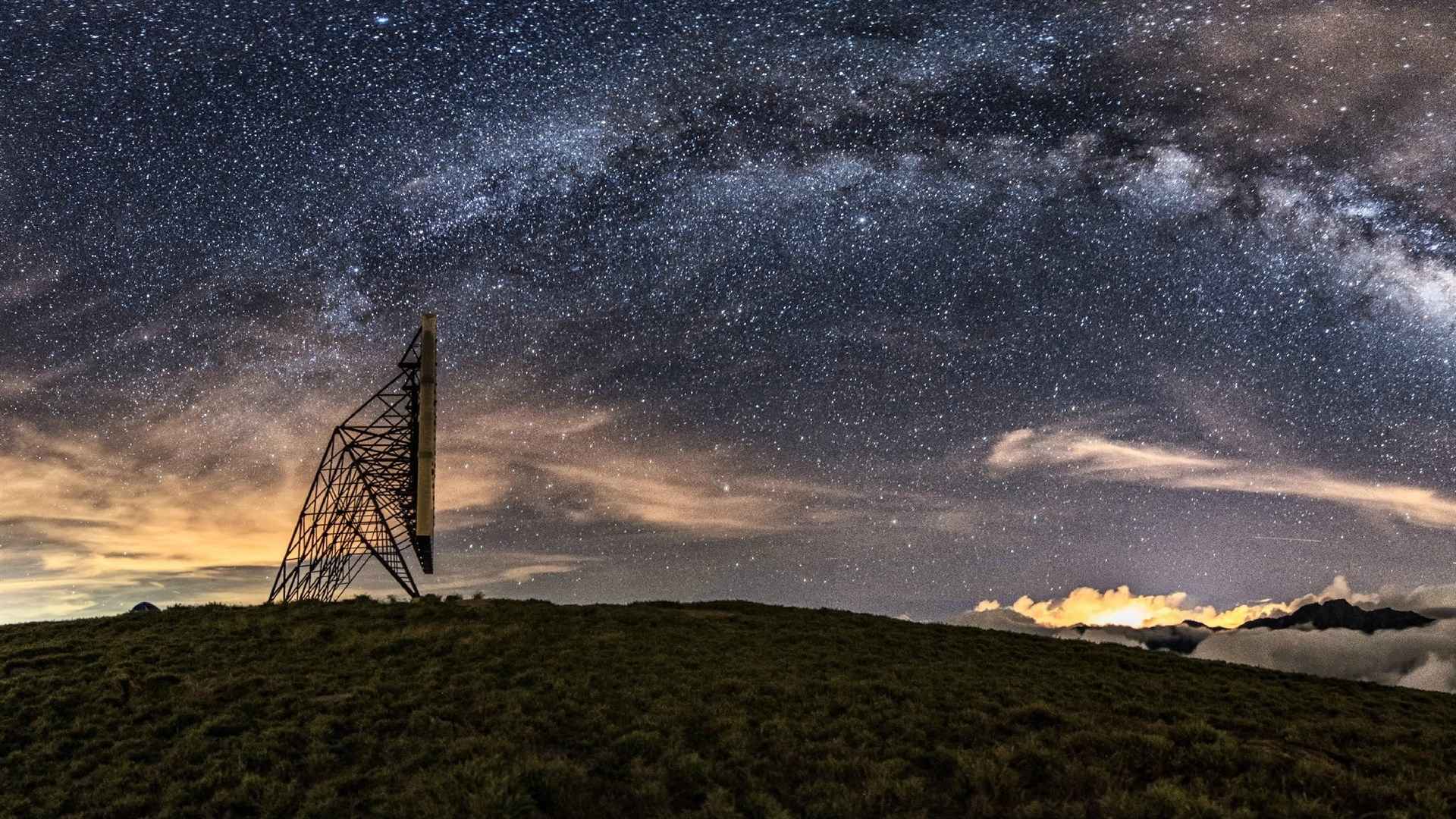 高清唯美英仙座流星雨图片电脑桌面壁纸-