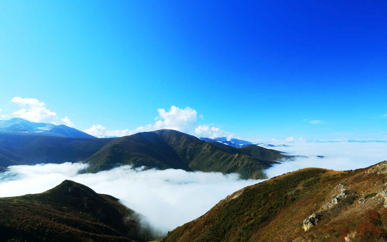 碧空云海桌面壁纸-