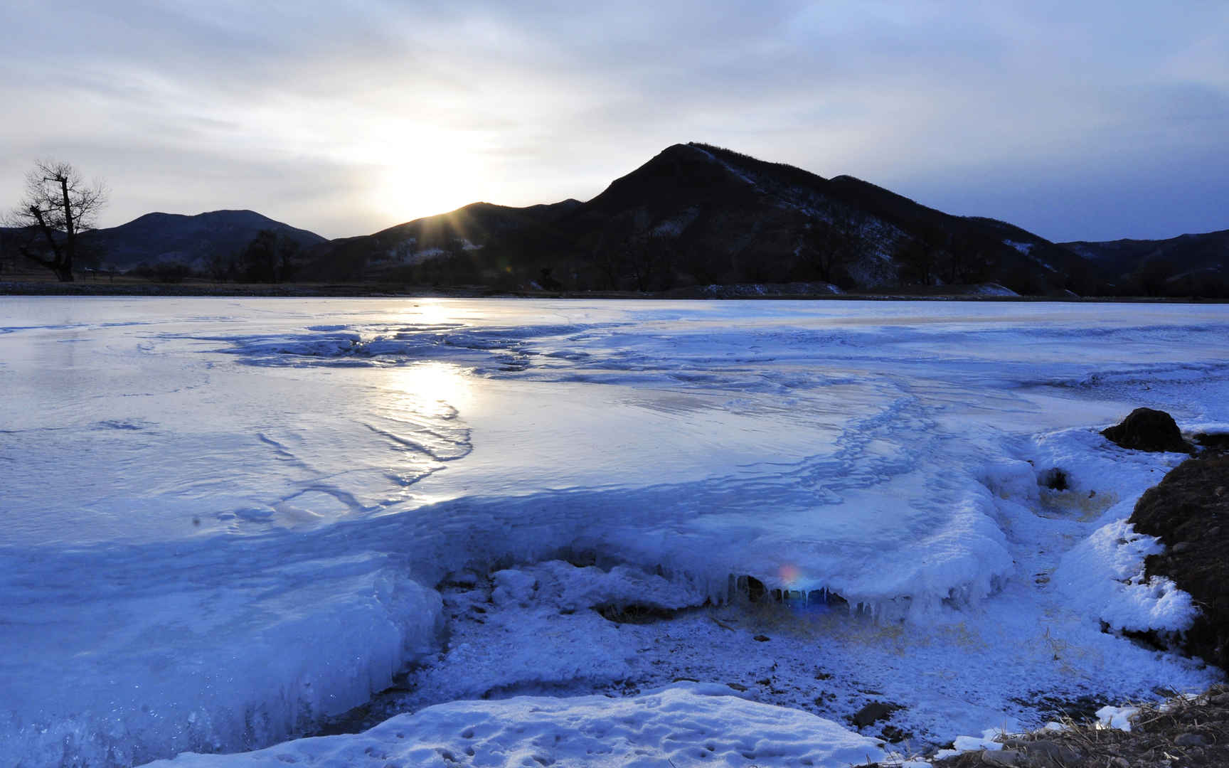 白色冰雪世界桌面壁纸