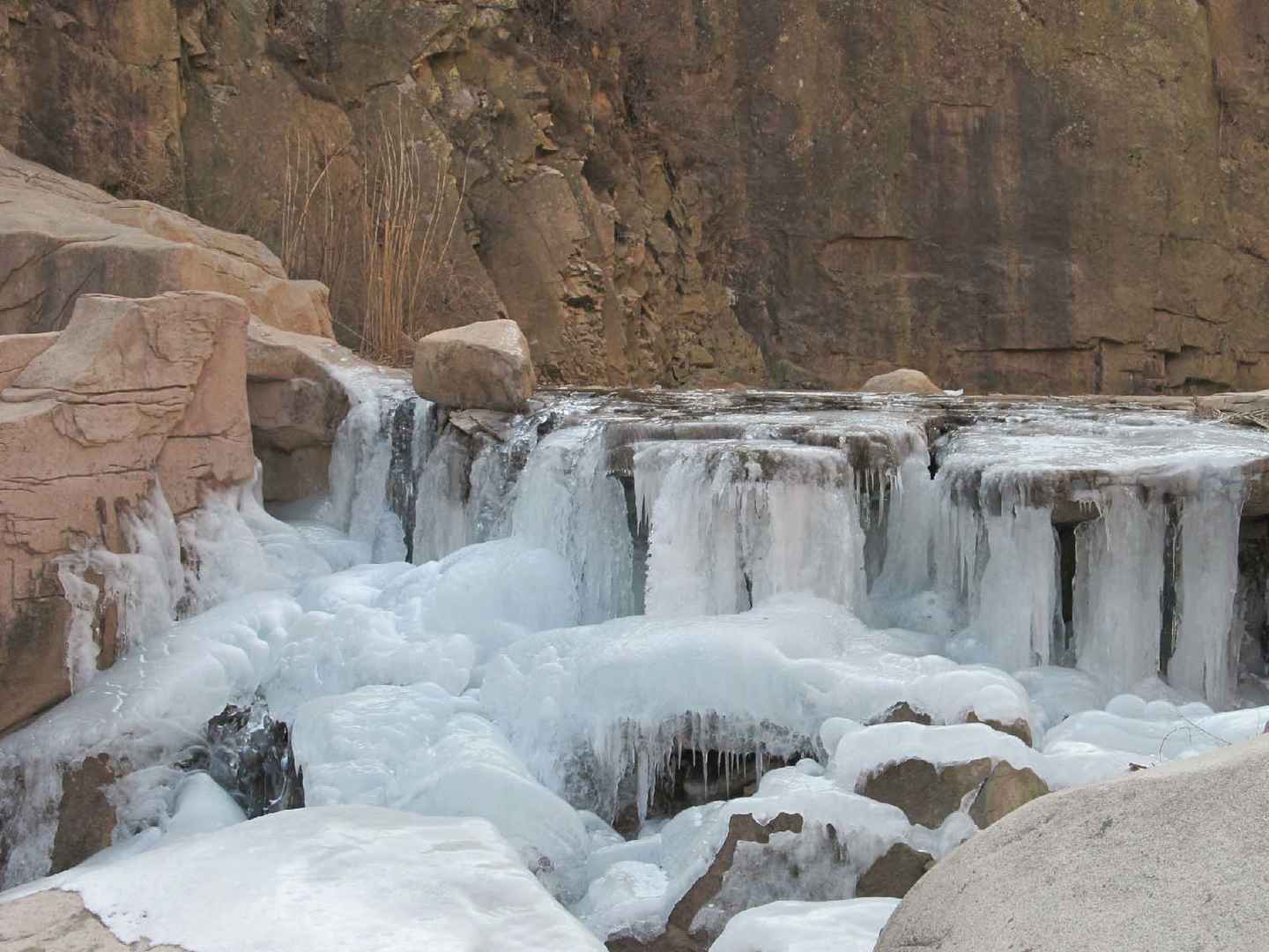 高清唯美的崂山冬景电脑桌面壁纸-