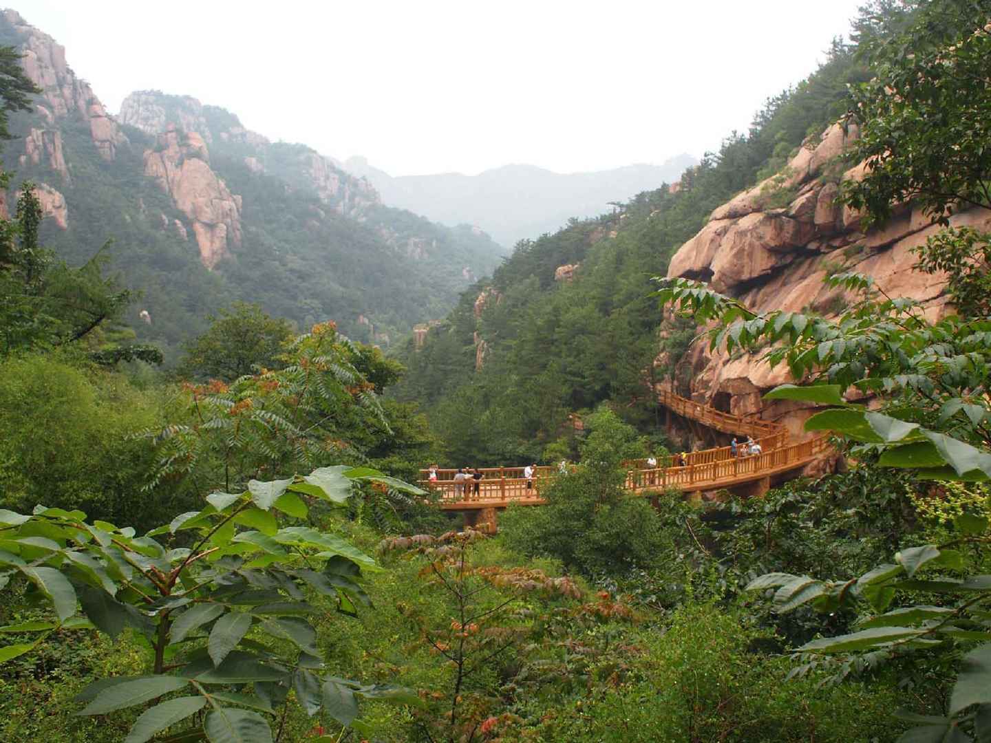 高清迷人崂山北九水风景电脑桌面壁纸-