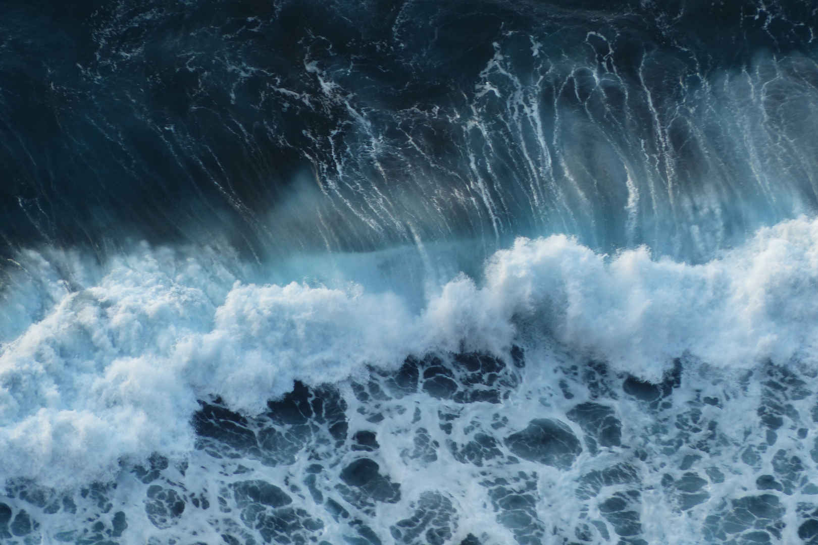 高清冲击的海浪电脑桌面壁纸-