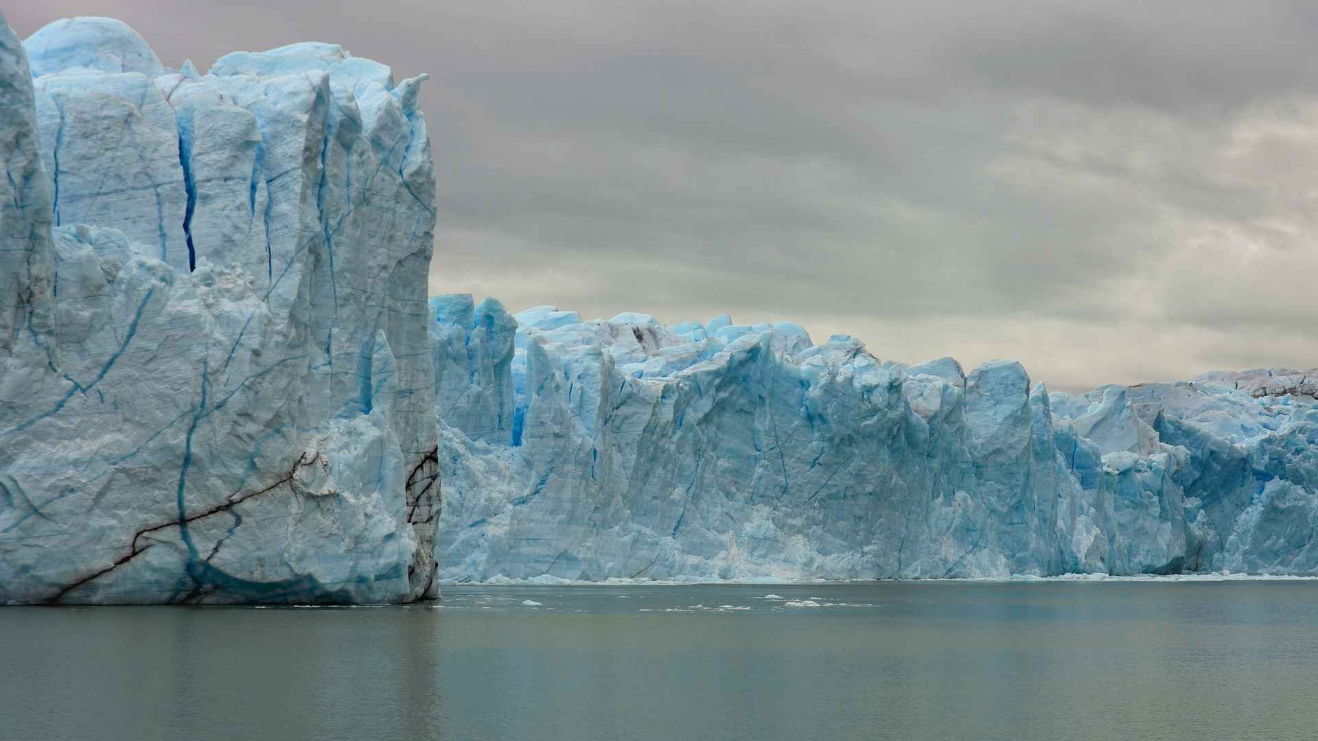 高清阿根廷湖著名的冰川湖电脑桌面壁纸-