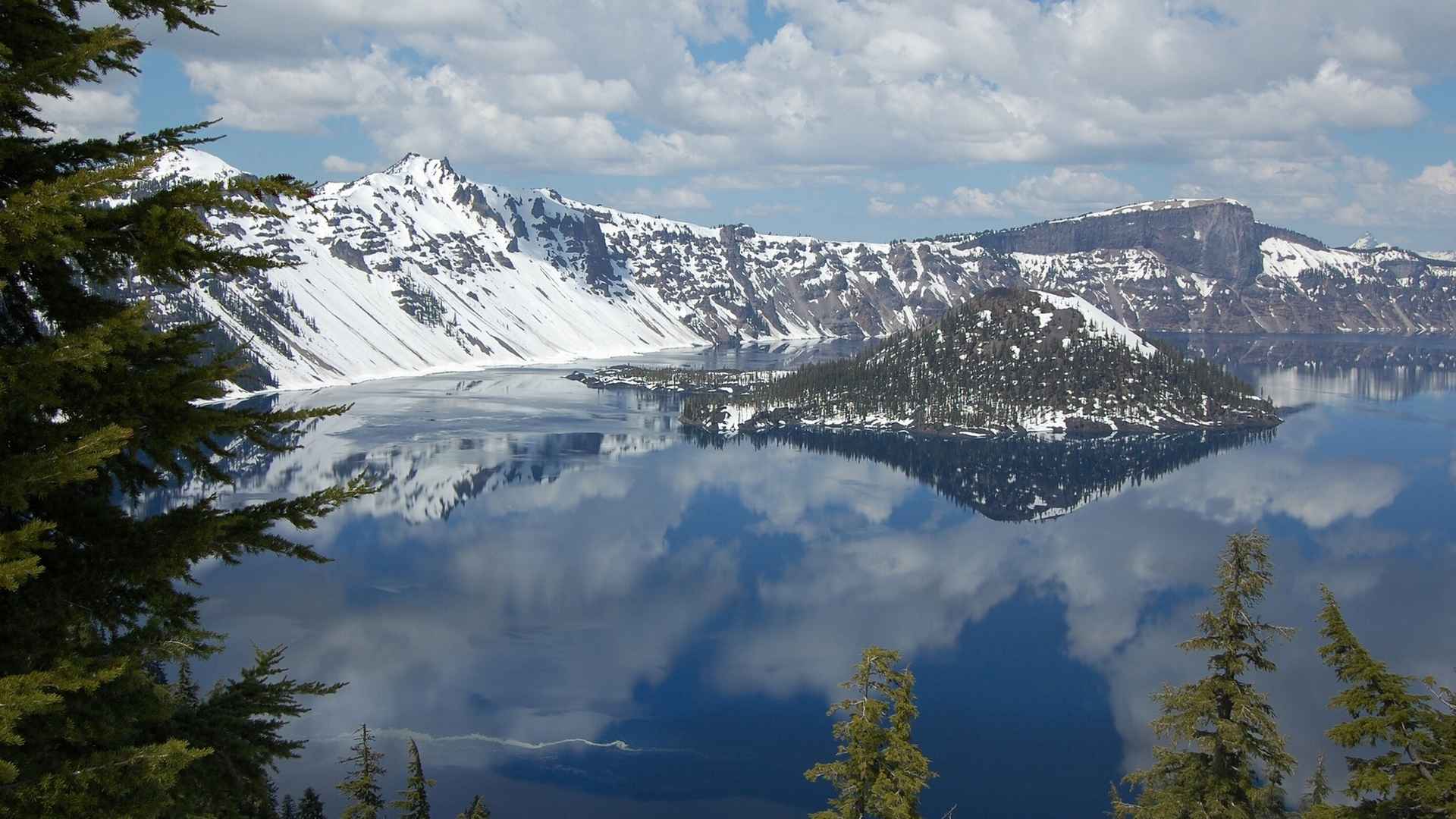 超神奇的多彩火山湖桌面壁纸-