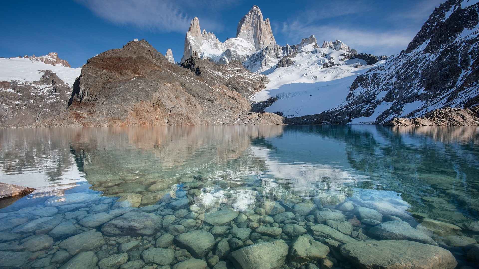 阿根廷湖著名的冰川湖桌面壁纸