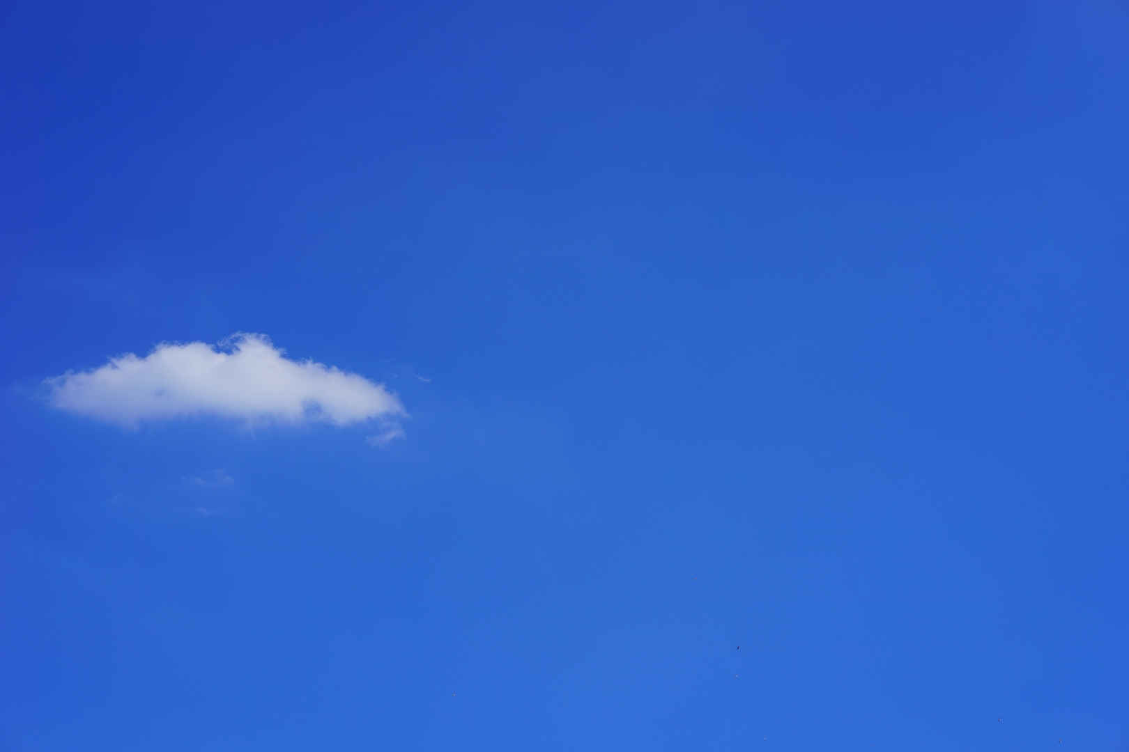 高清蓝色的天空电脑桌面壁纸-