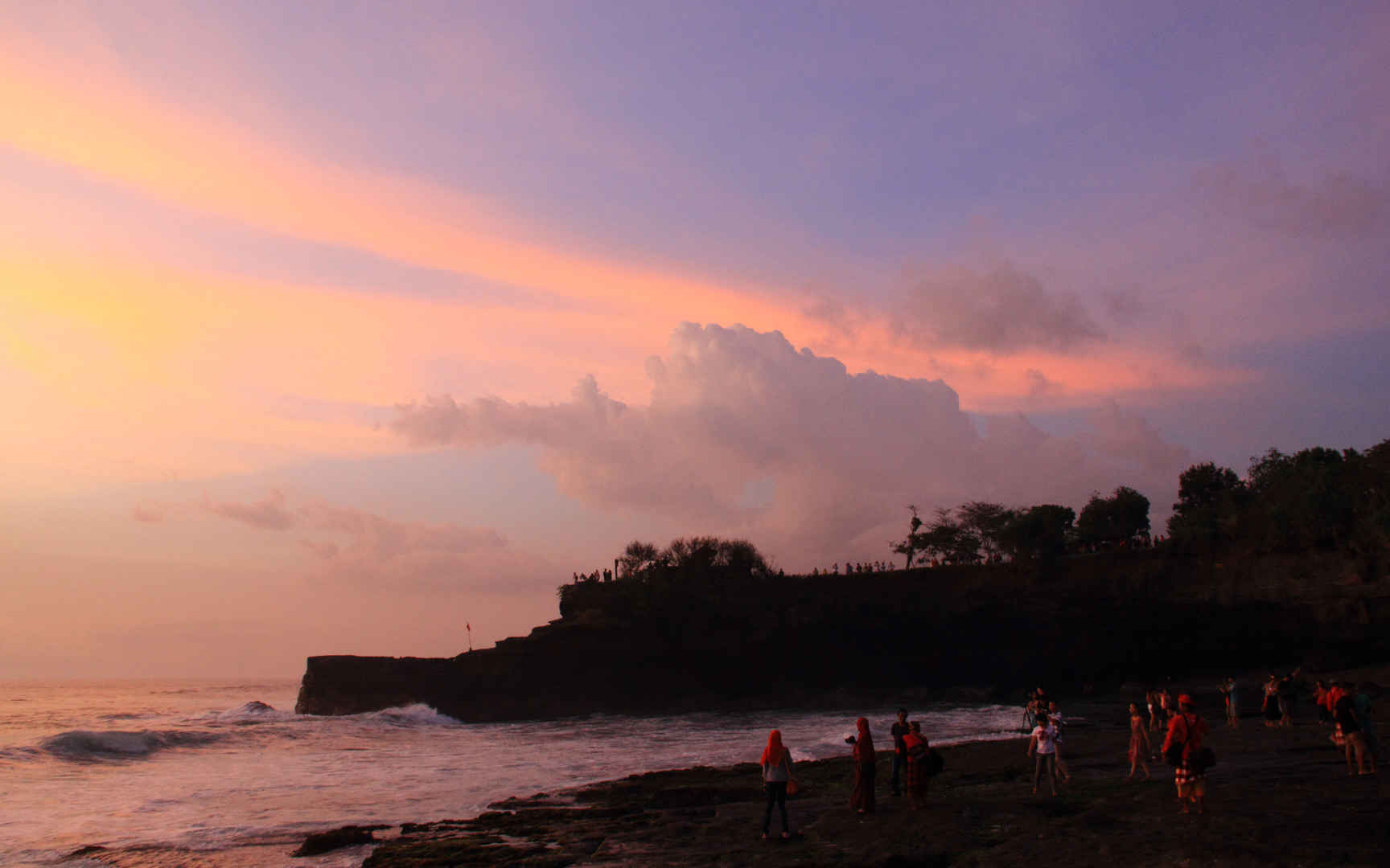 巴厘岛海神庙的夕阳桌面壁纸