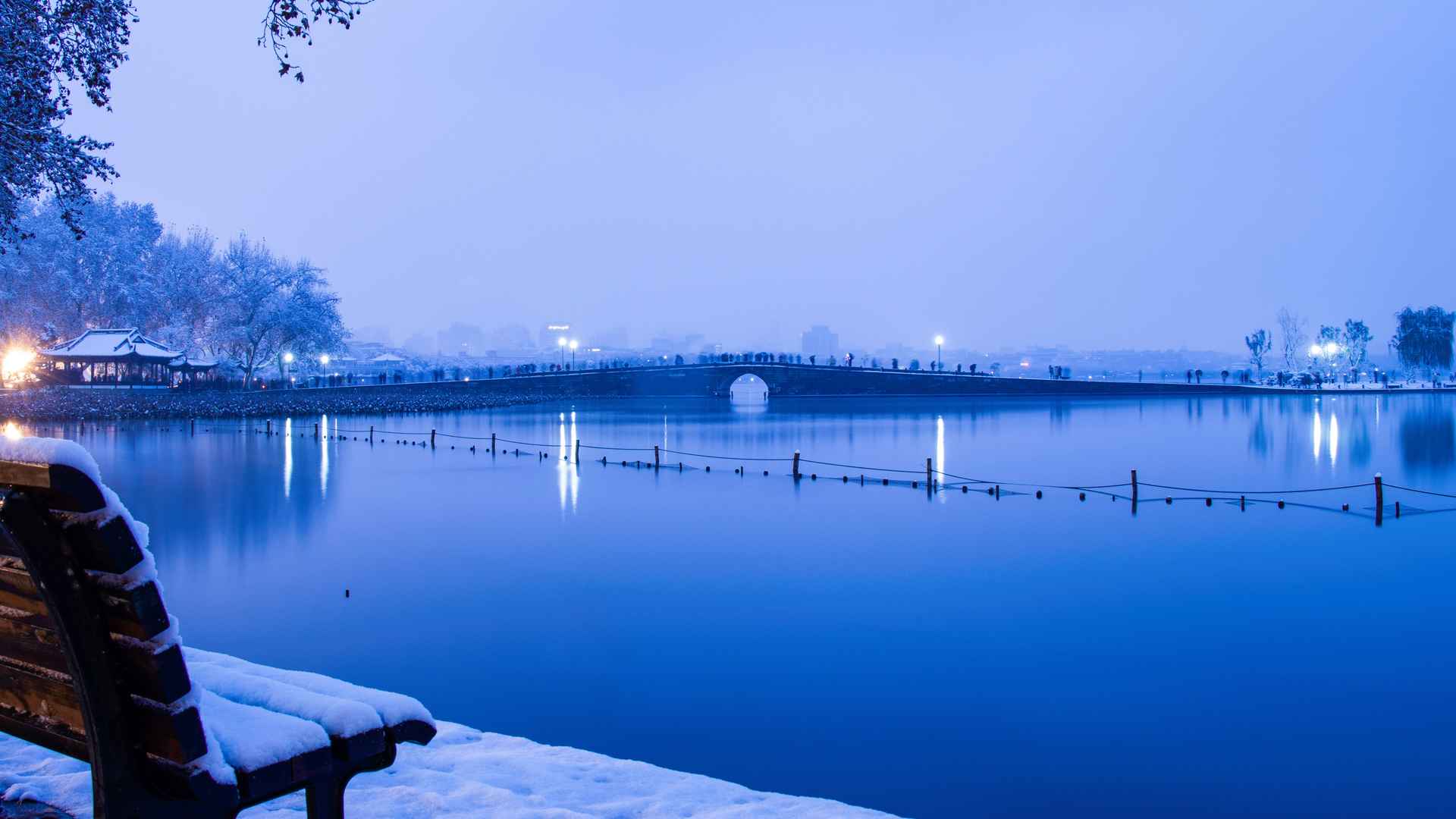 高清杭州西湖的浪漫雪景电脑桌面壁纸-