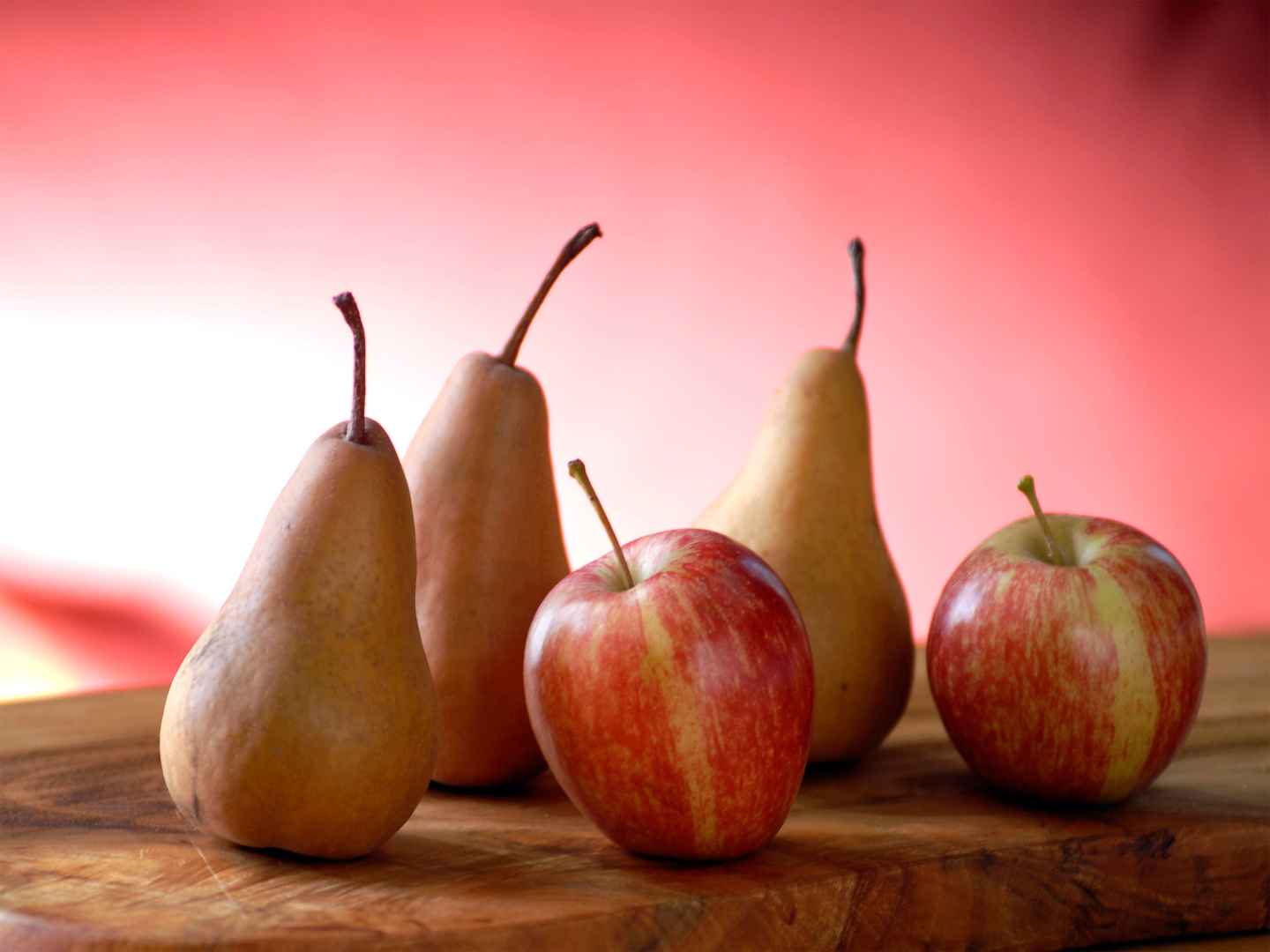 高清不同的梨子 不同的味道电脑桌面壁纸-