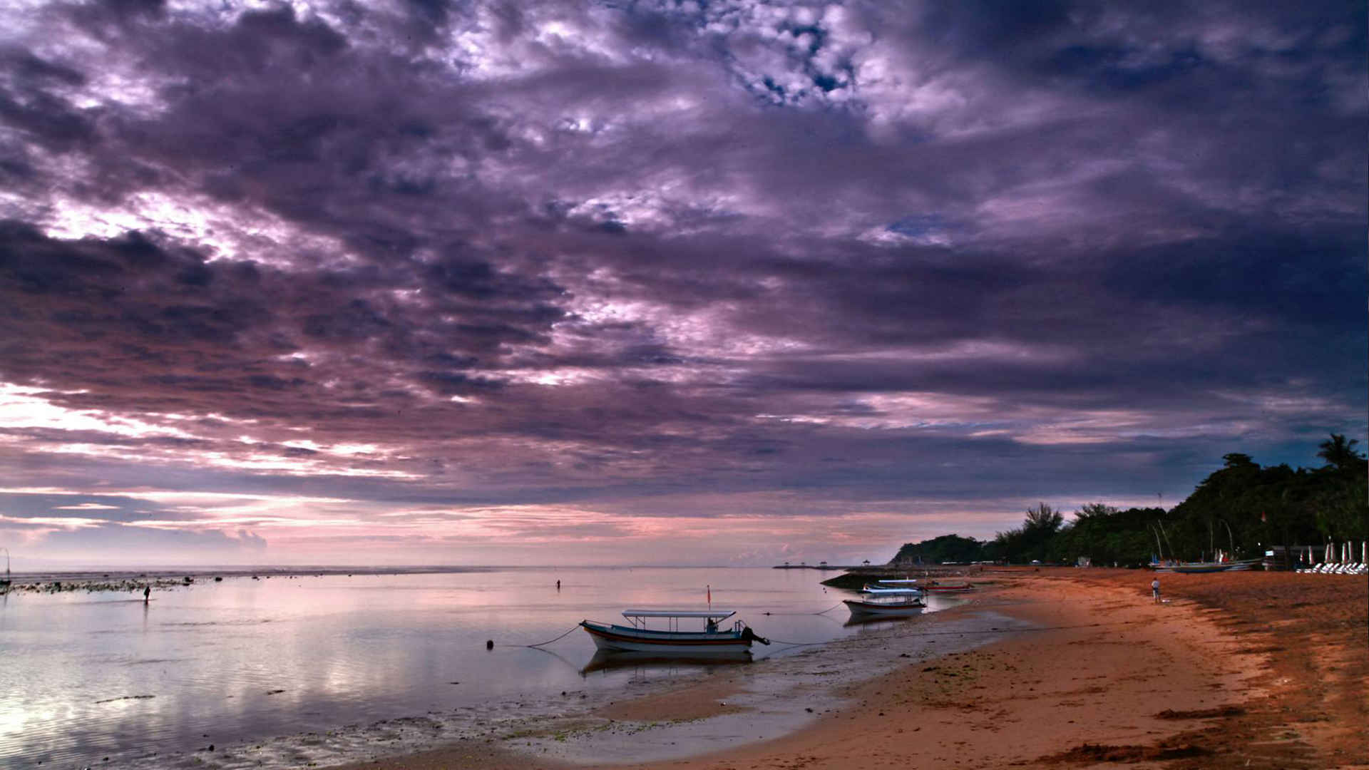 巴厘岛恬静的海滩桌面壁纸