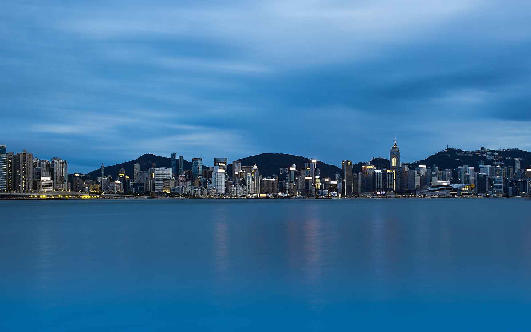 高清香港维多利亚港迷人夜景电脑桌面壁纸-