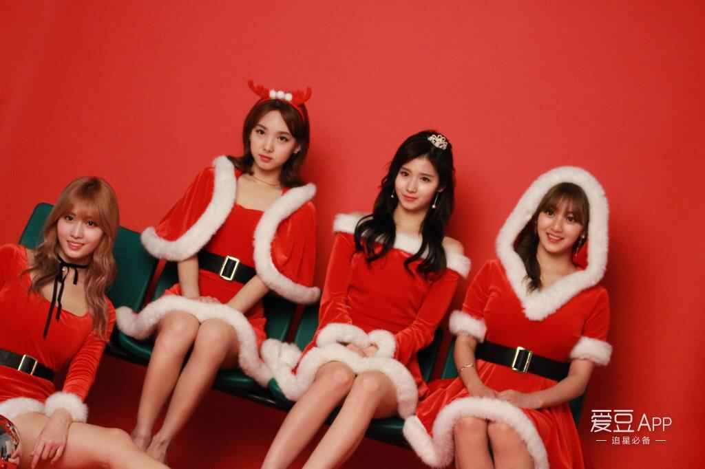 韩国美女团体Twice圣诞节海报近照写真壁纸-