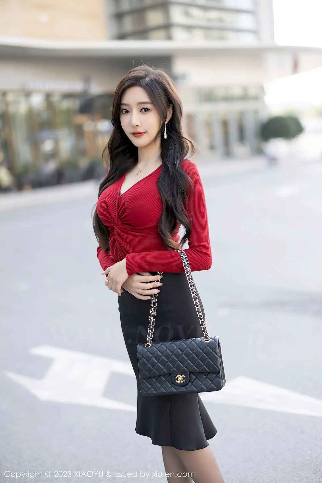 王馨瑶yanni红色服配黑色短裙性感写真