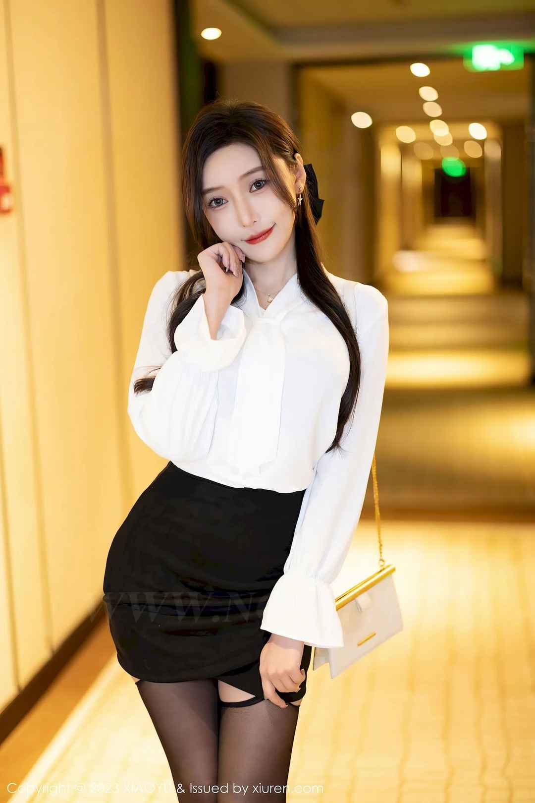 王馨瑶yanni白色上衣搭配黑色短裙职业装性感写真