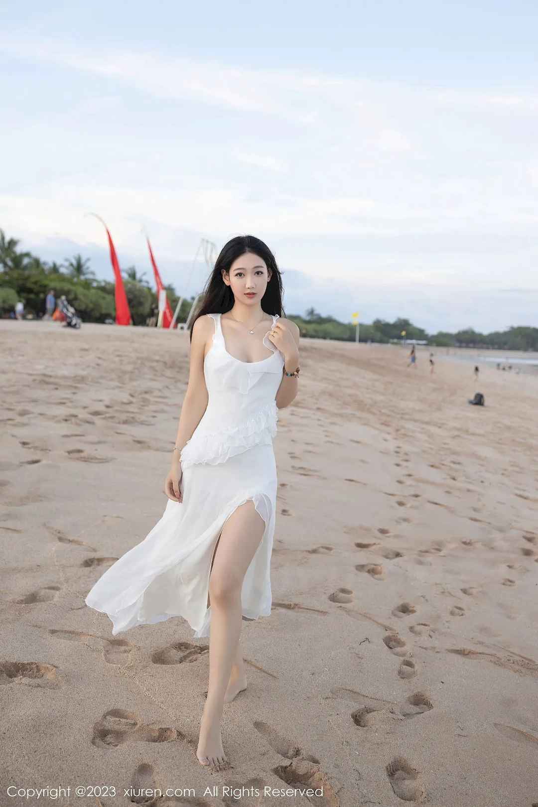 秀人网美女模特唐安琪白色长裙搭配原色丝袜巴厘岛旅拍