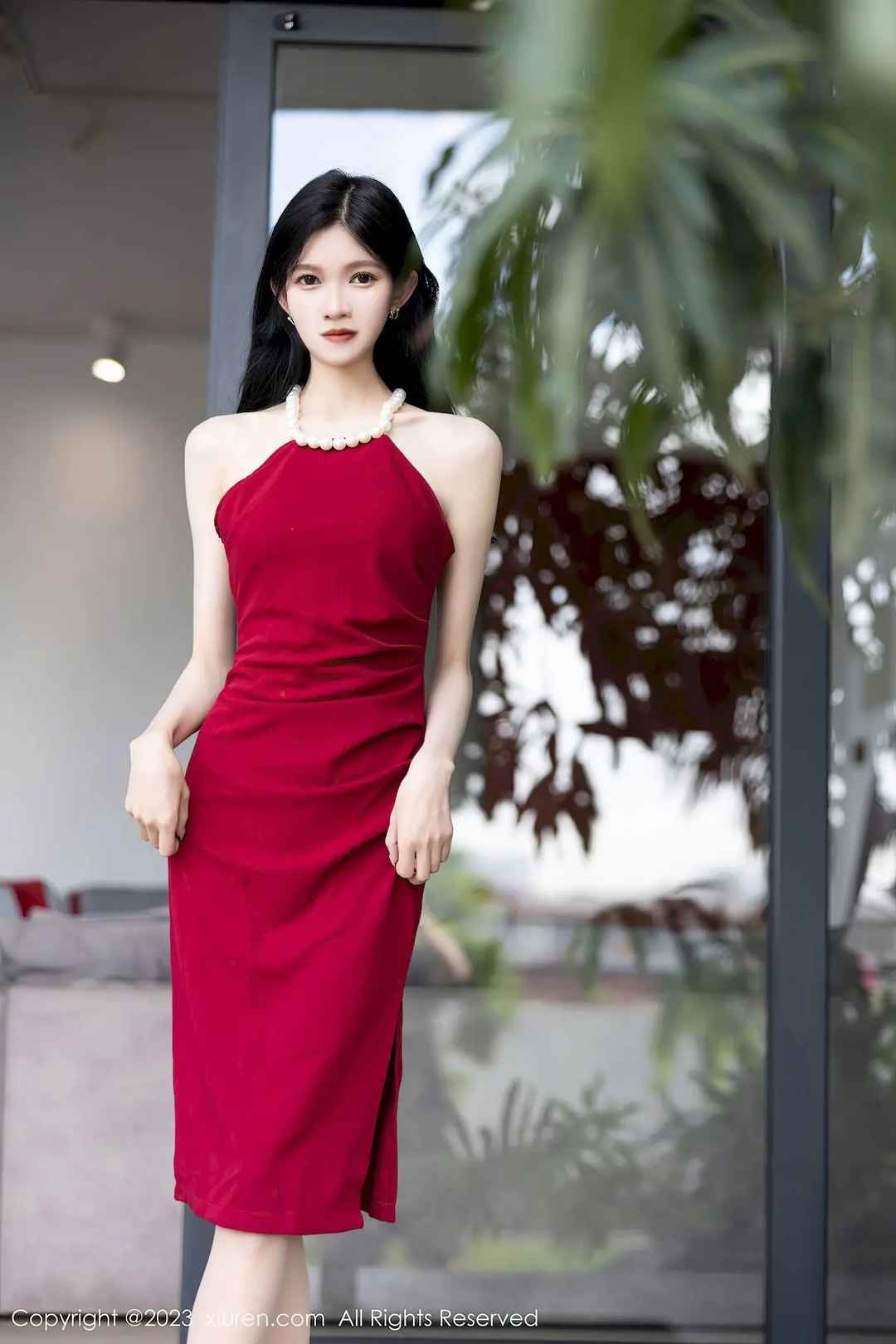 秀人网程程程-红色长裙搭配黑丝旅拍