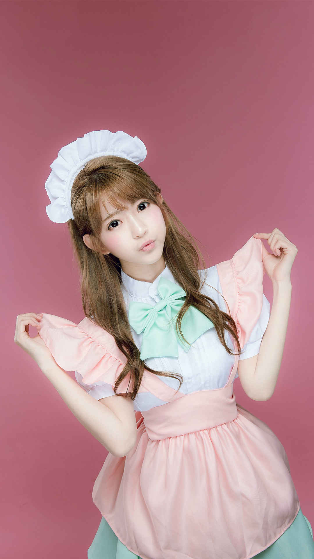 “韩国整容新模板”韩国女孩yurisa可爱粉色女仆装手机壁纸-
