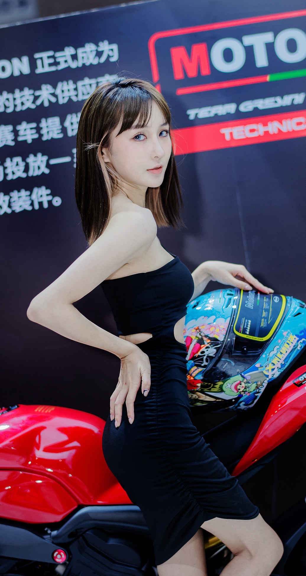 女骑手摩托车壁纸-