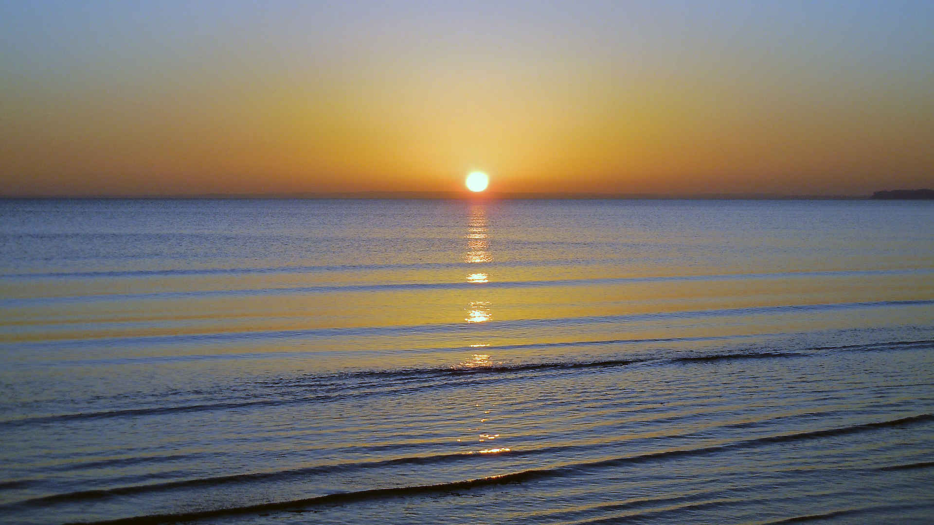 海上日出高清壁纸