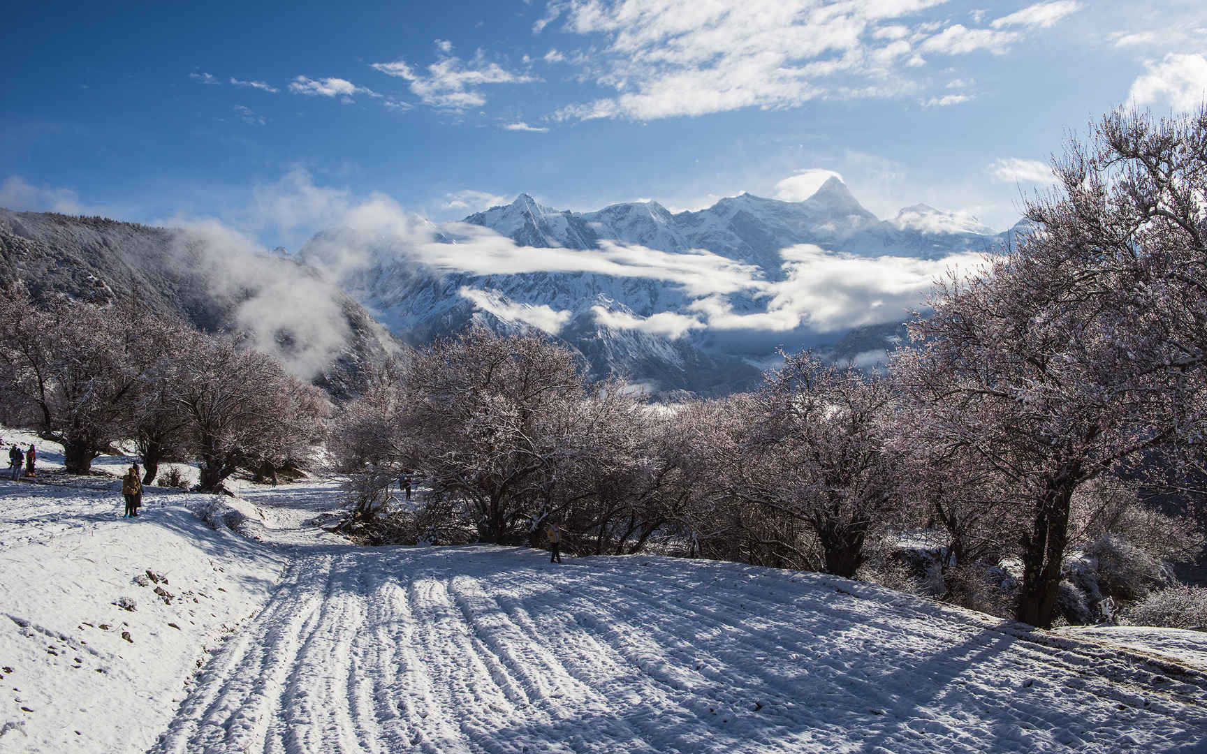 索松村雪山雪景壁纸图片