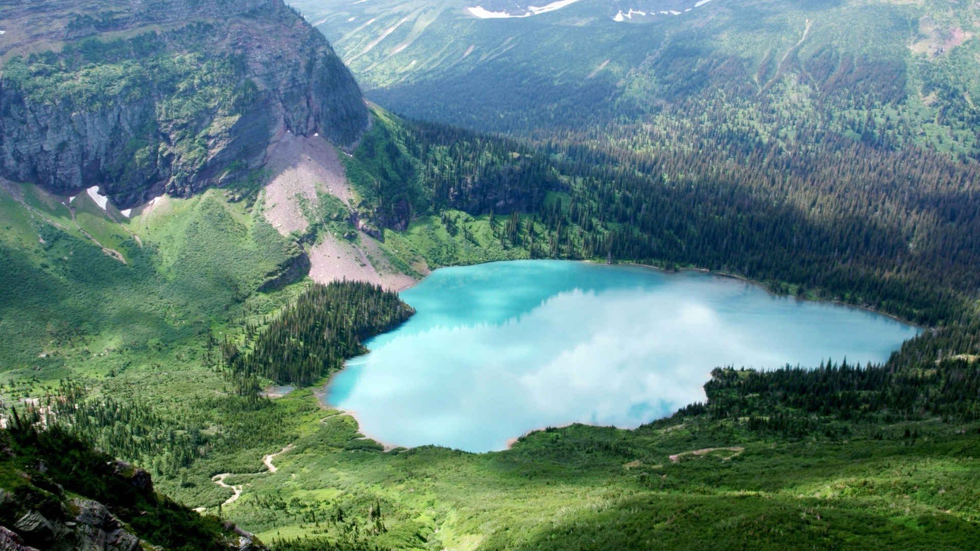 美国俄勒冈州火山湖蓝湖壁纸-