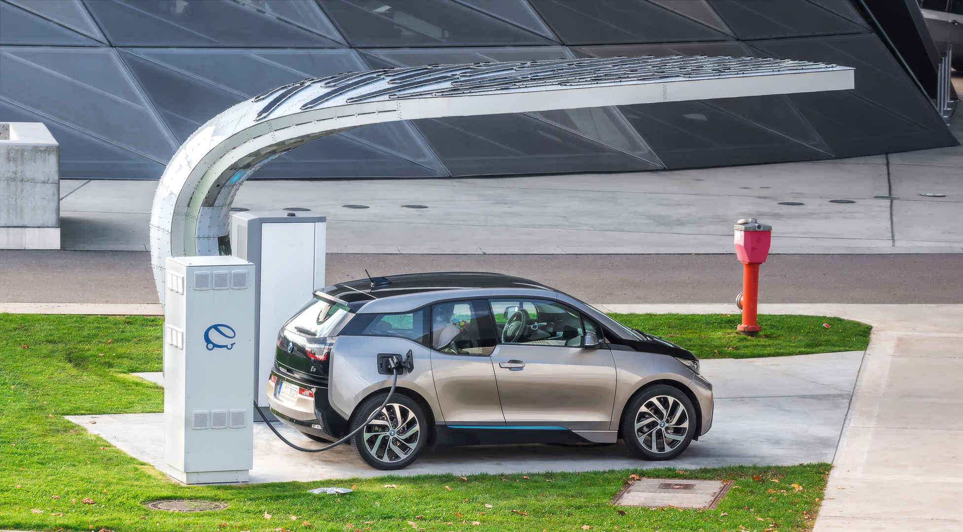 新能源汽车充电站壁纸-