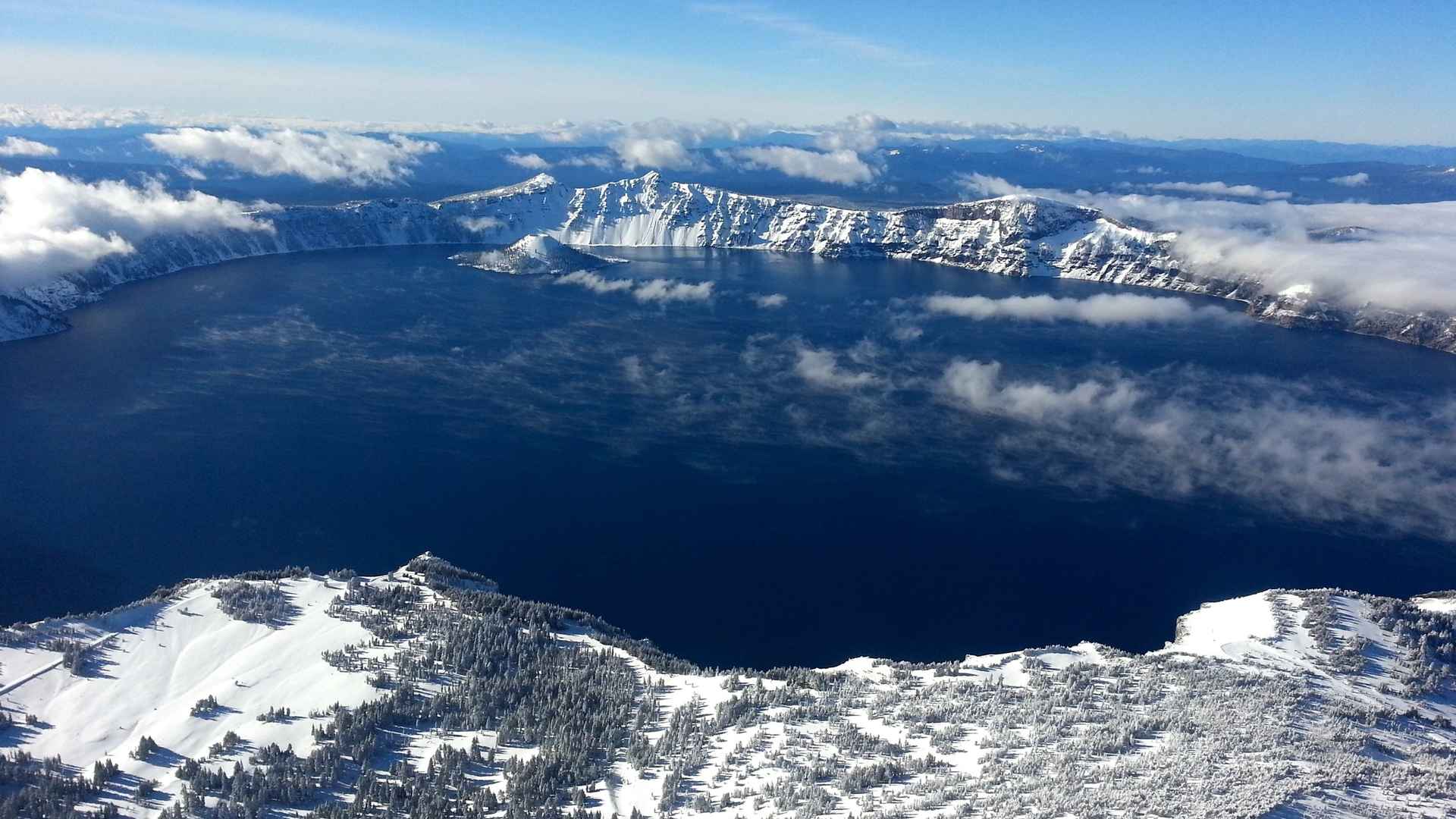 美国火山口湖风景高清壁纸