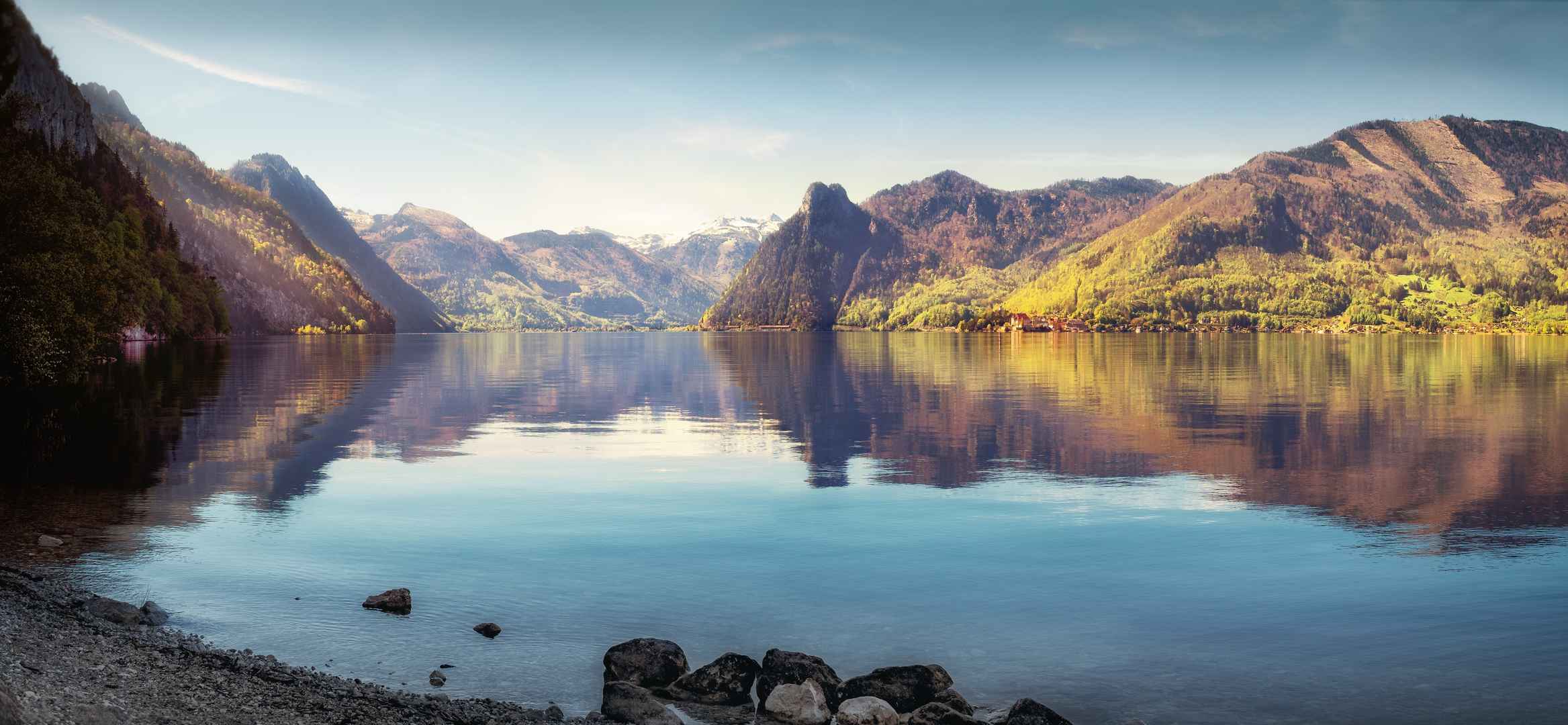 山峰湖泊高清电脑壁纸-