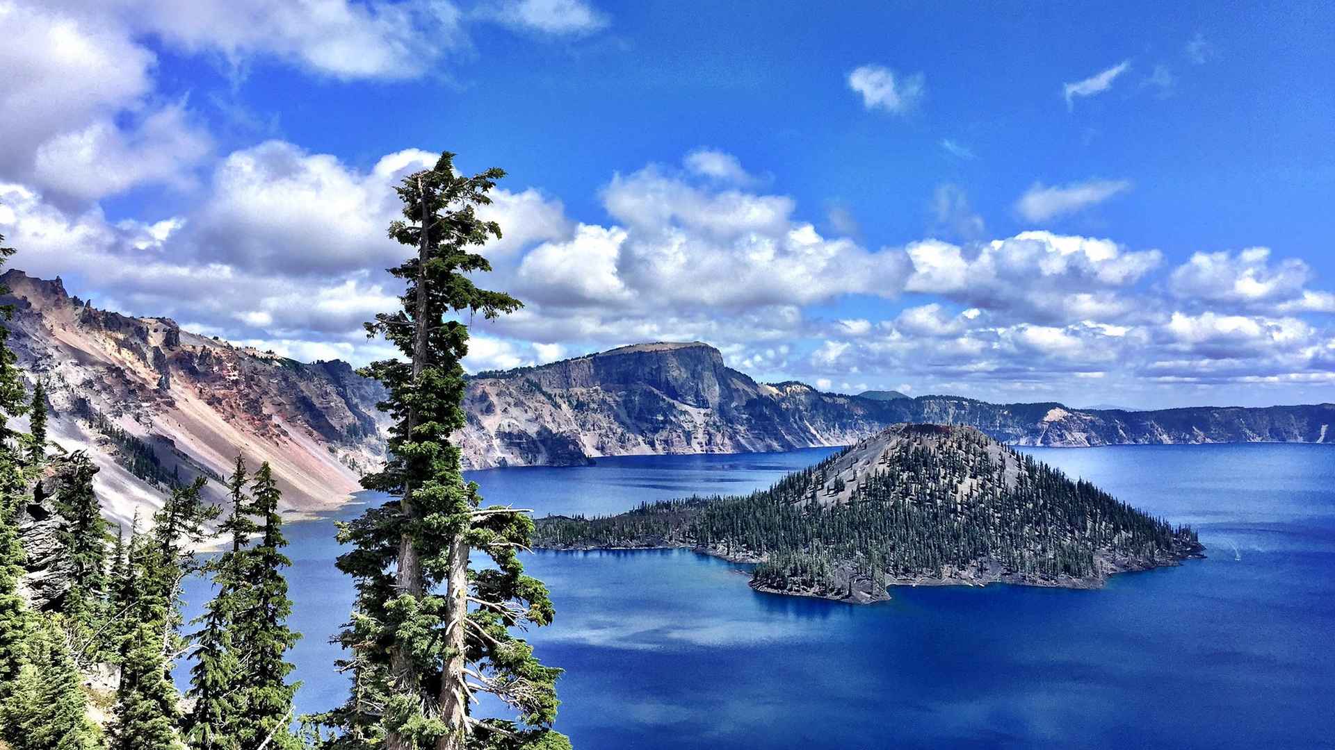 火山湖美丽的壁纸图片-