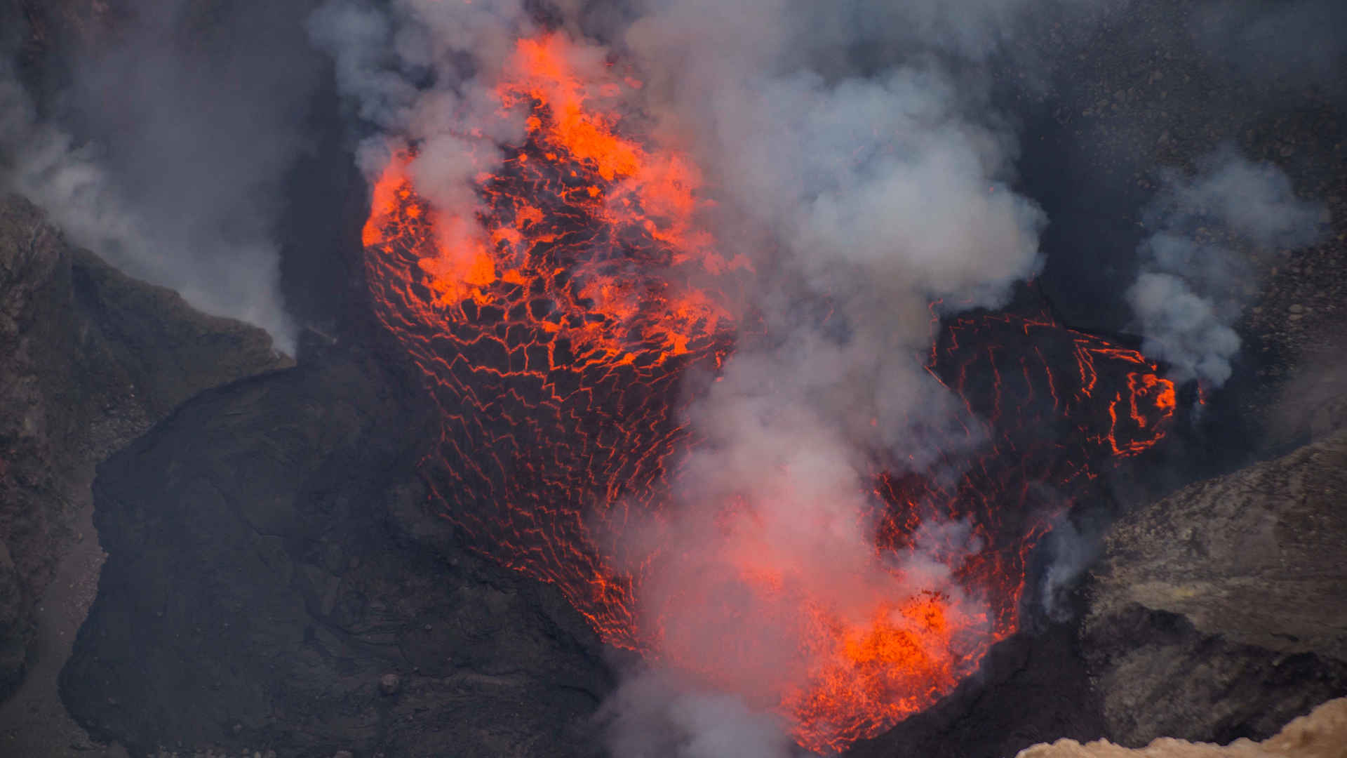 火山爆发高清图片-