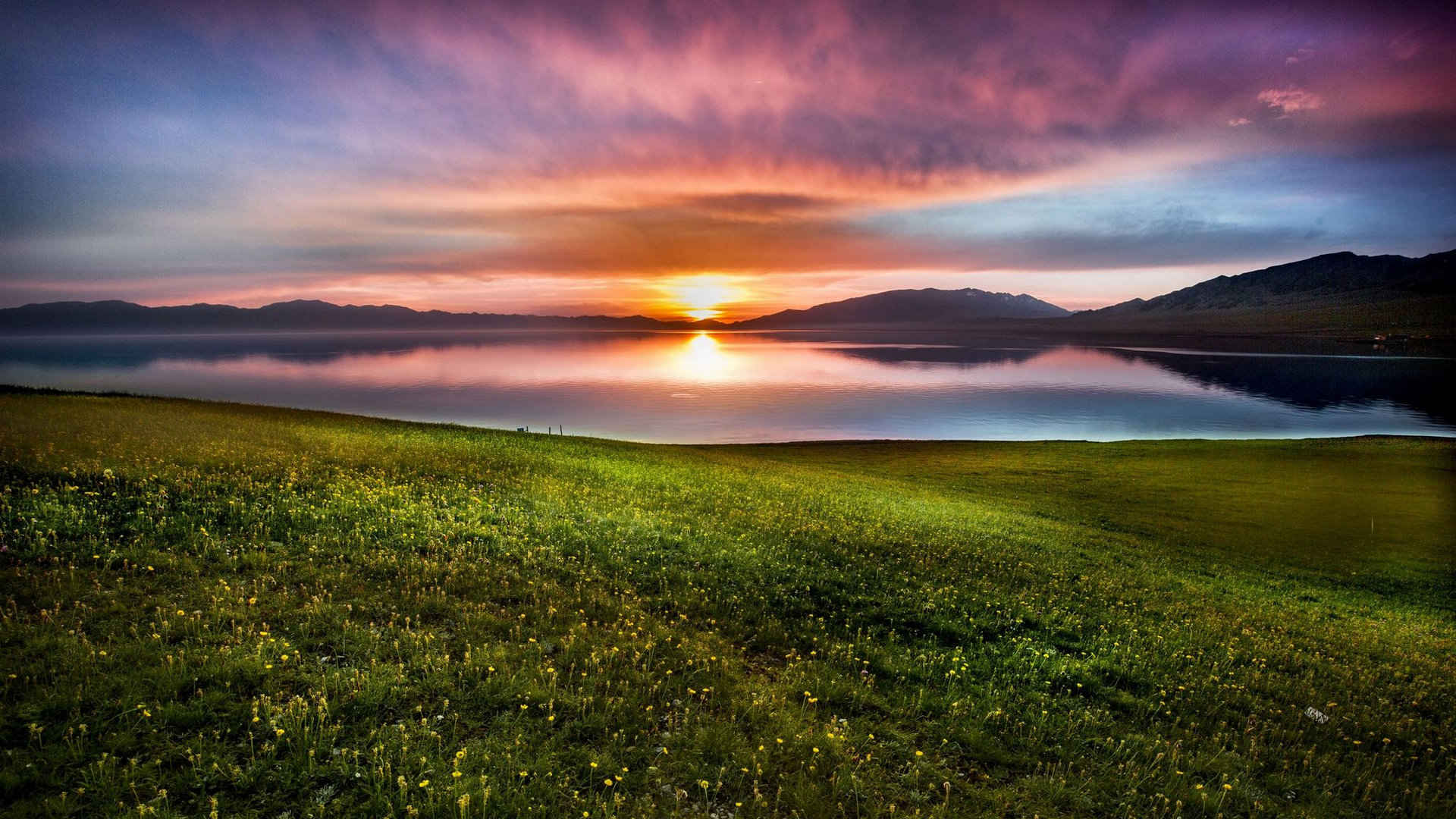 赛里木湖日出日落风景图片-