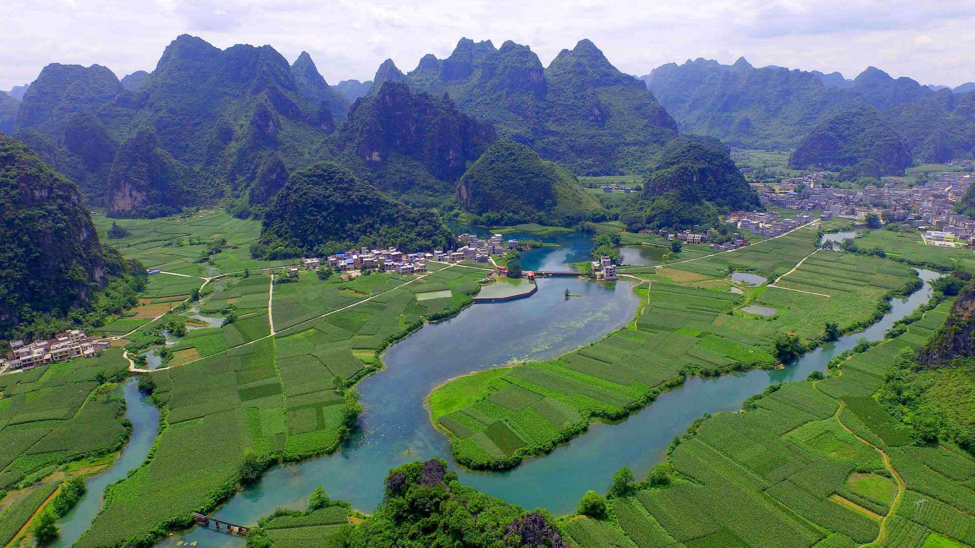 重庆喀斯特地貌优美风景图片-