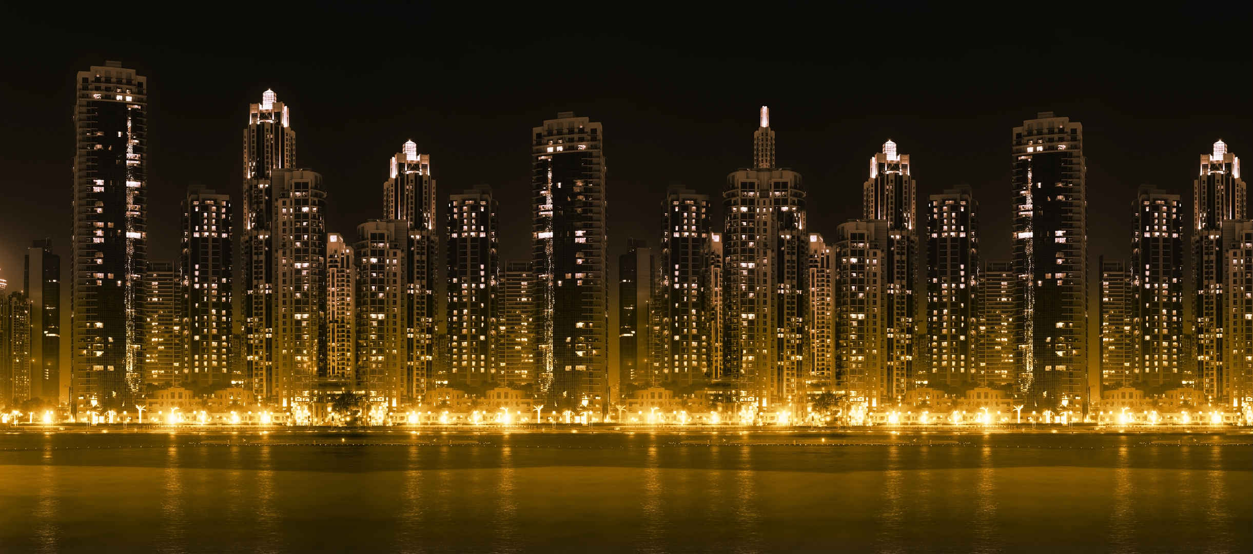 夜景照明摩天大楼现代城市图片-