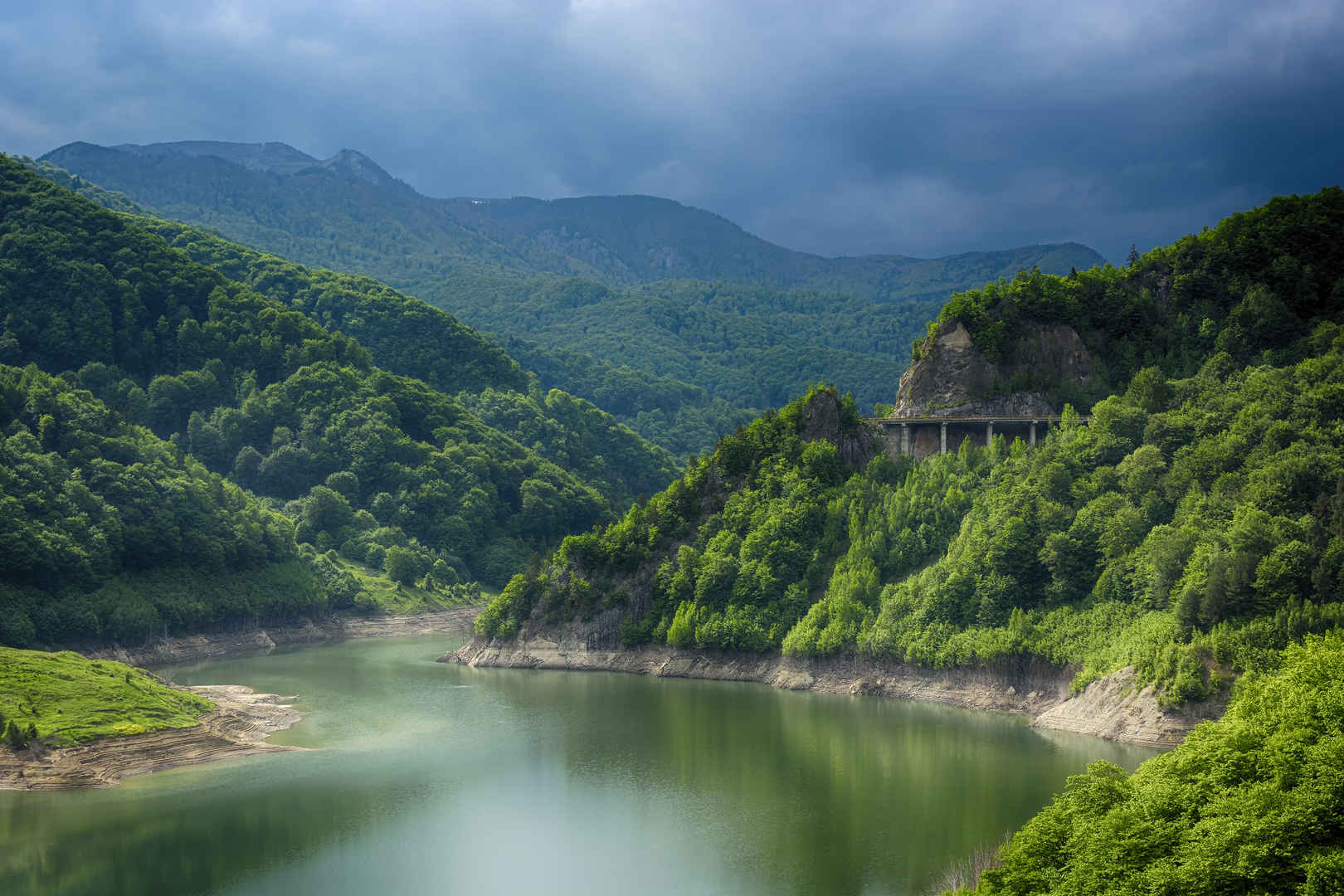 罗马尼亚 湖堤坝美丽风景壁纸-