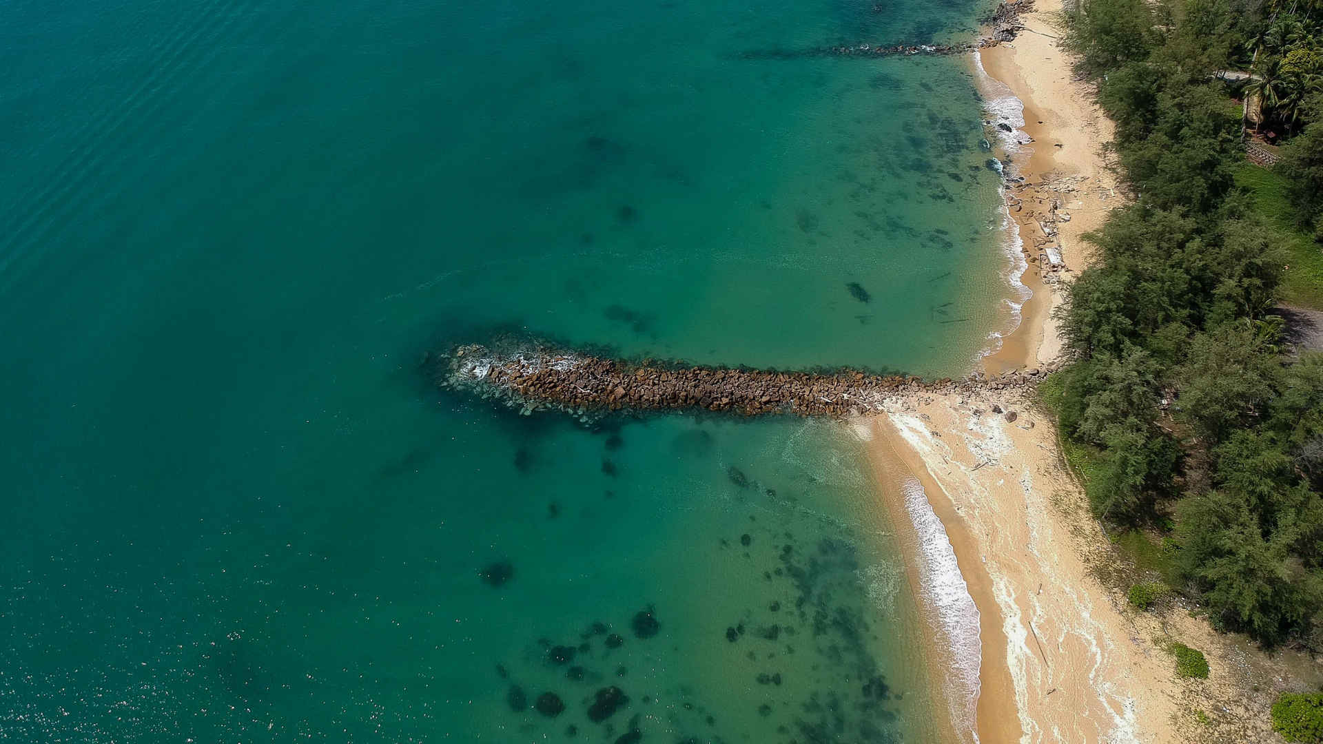 海岸线美丽风景图片