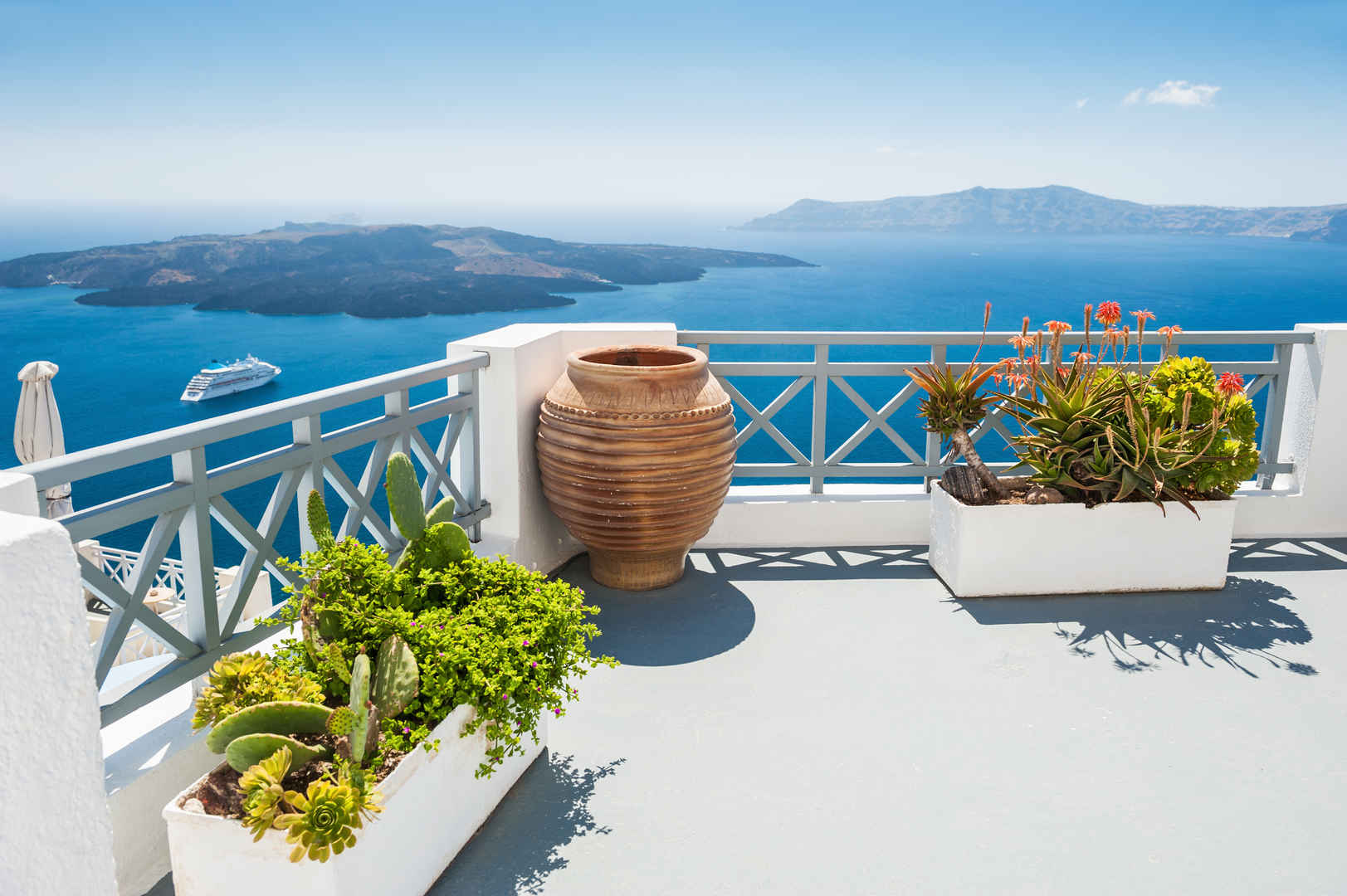 希腊圣托里尼岛漂亮露台海景壁纸-