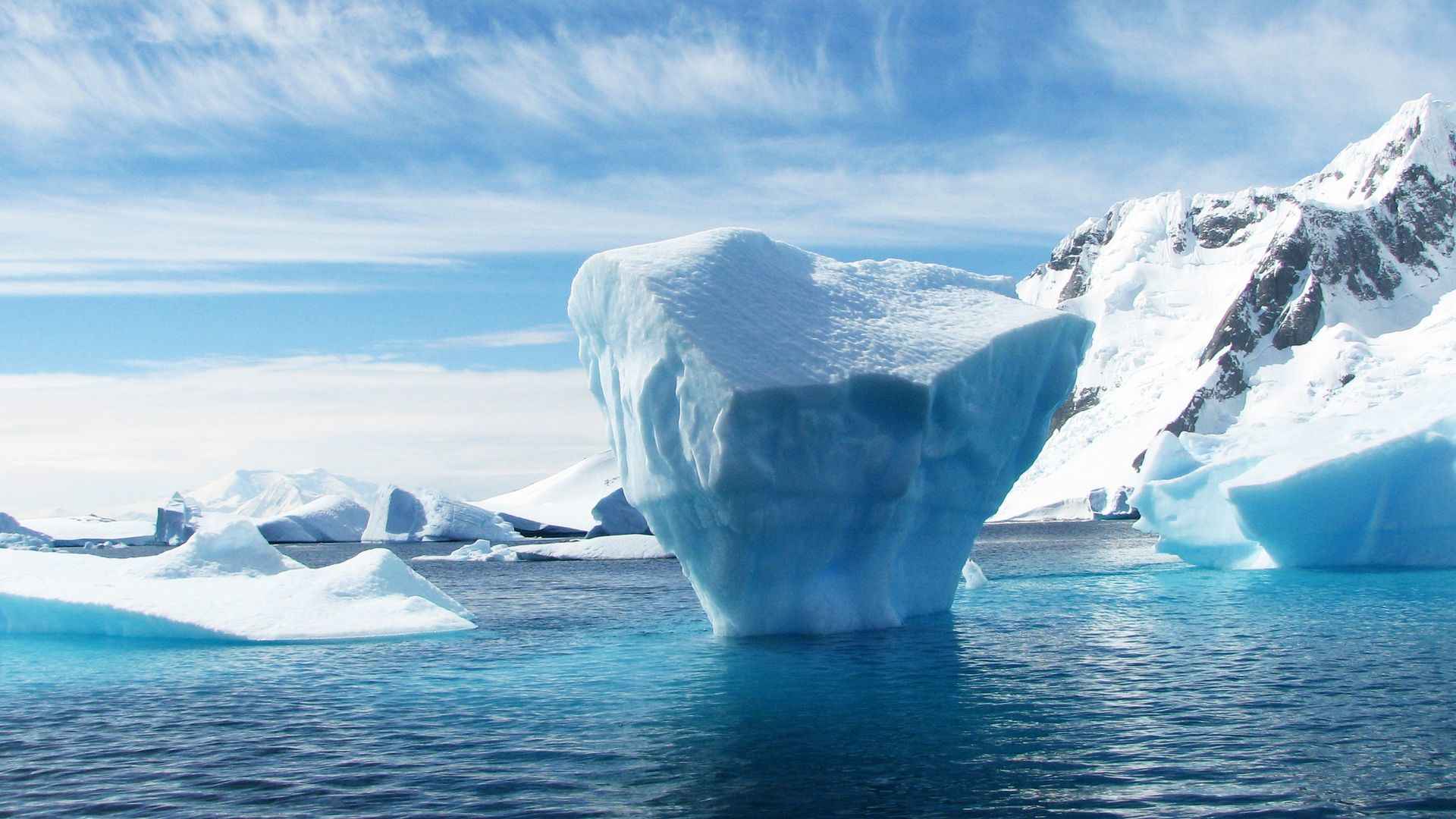 南极洲雪山雪景图片-