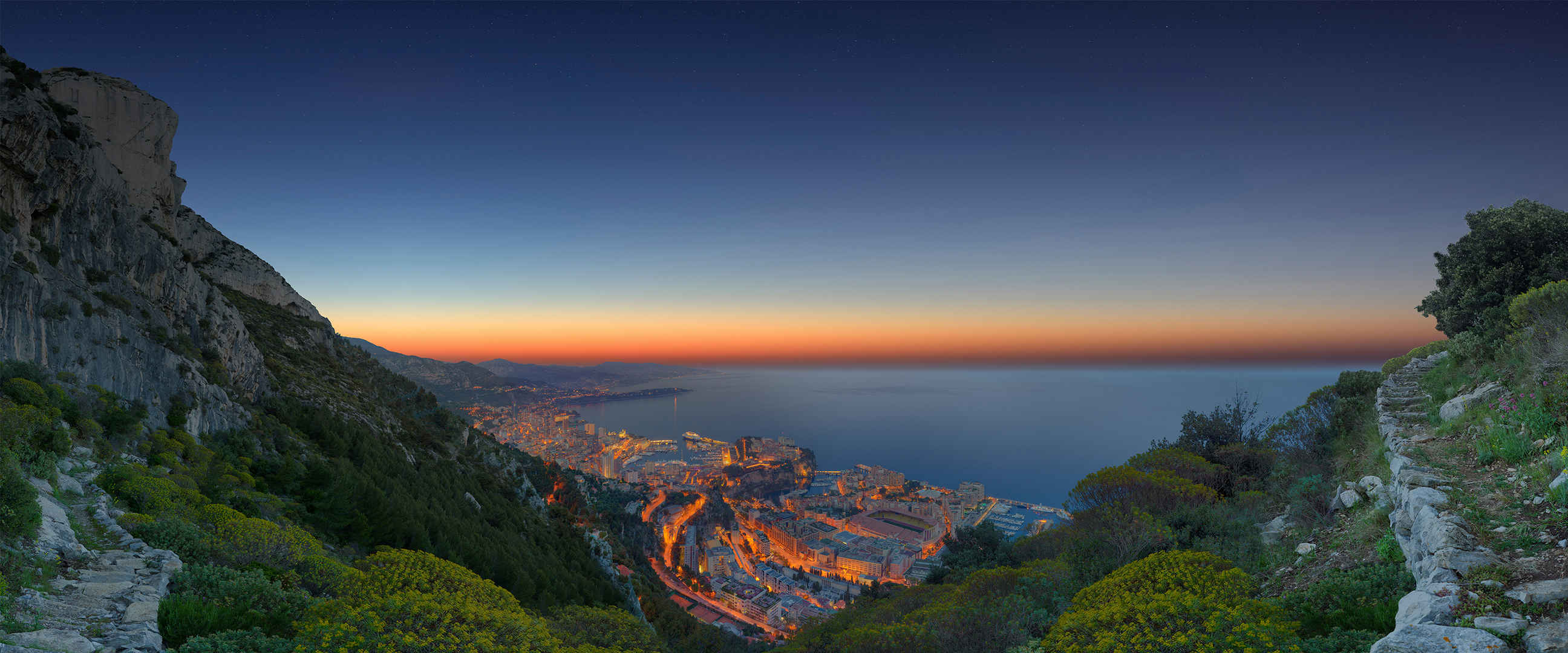 海边上建筑夜景日出壁纸