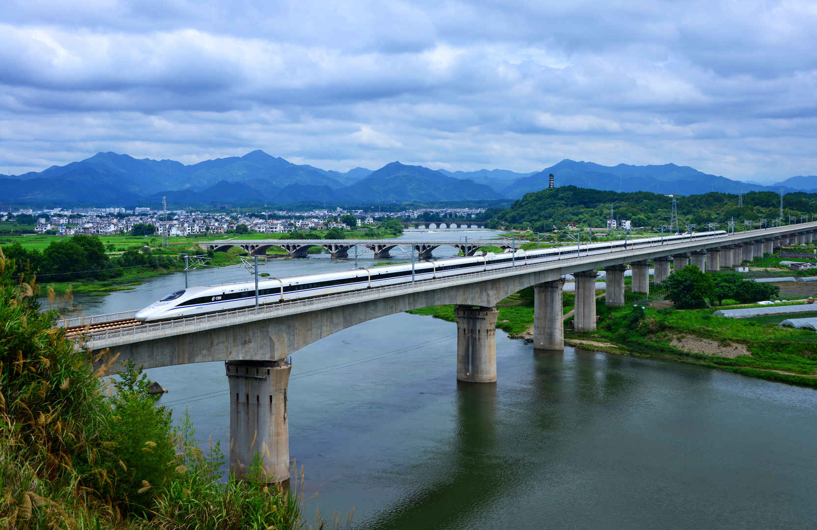 超美CRH380A驰骋京沪高铁沿途风景图片