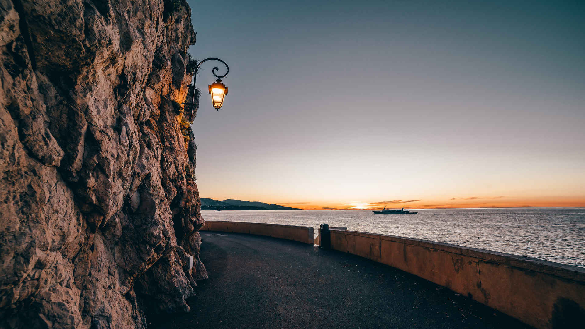 摩纳哥清晨暗色图片